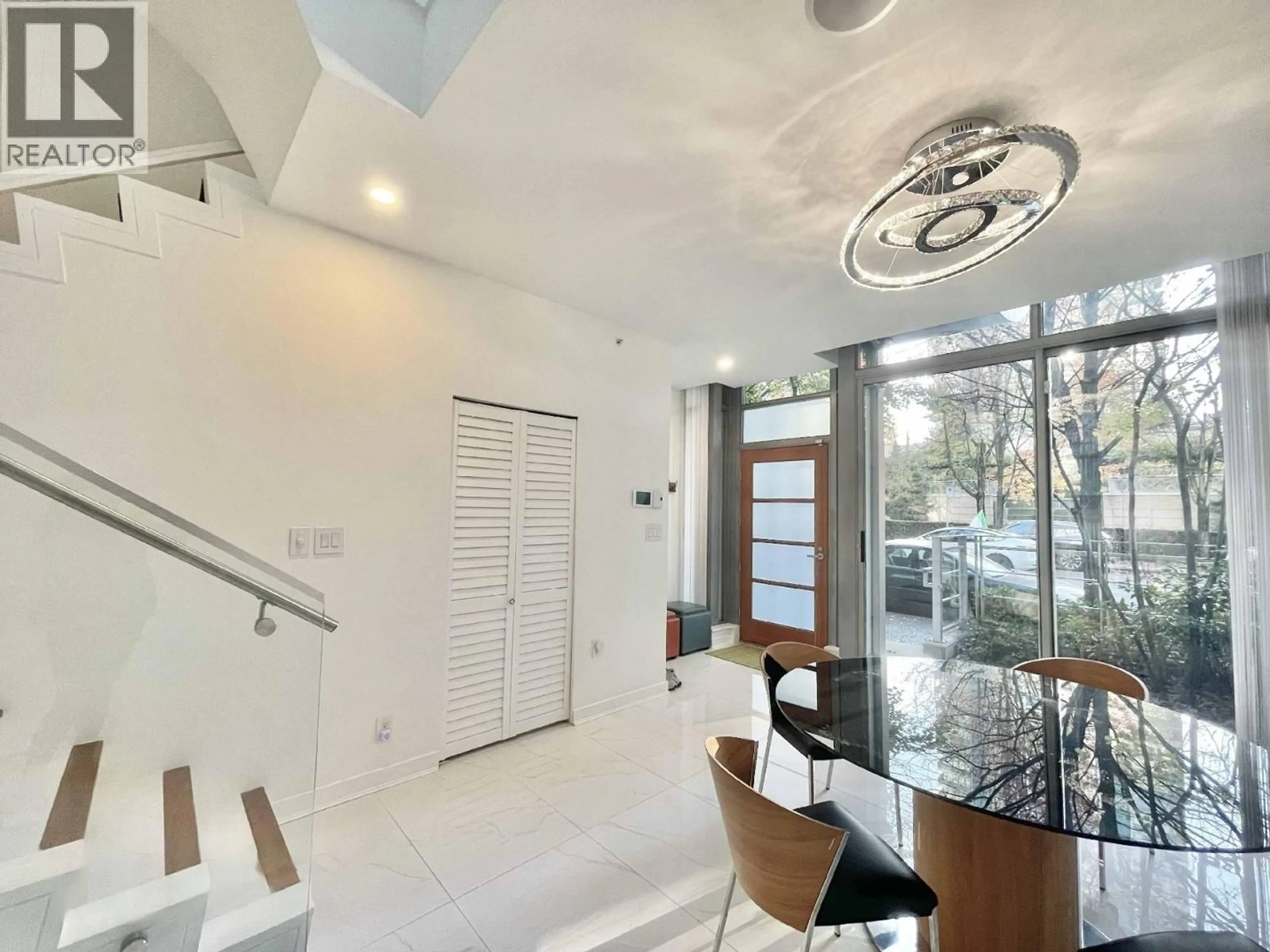 Indoor foyer for 1235 ALBERNI STREET, Vancouver British Columbia V6E4R4