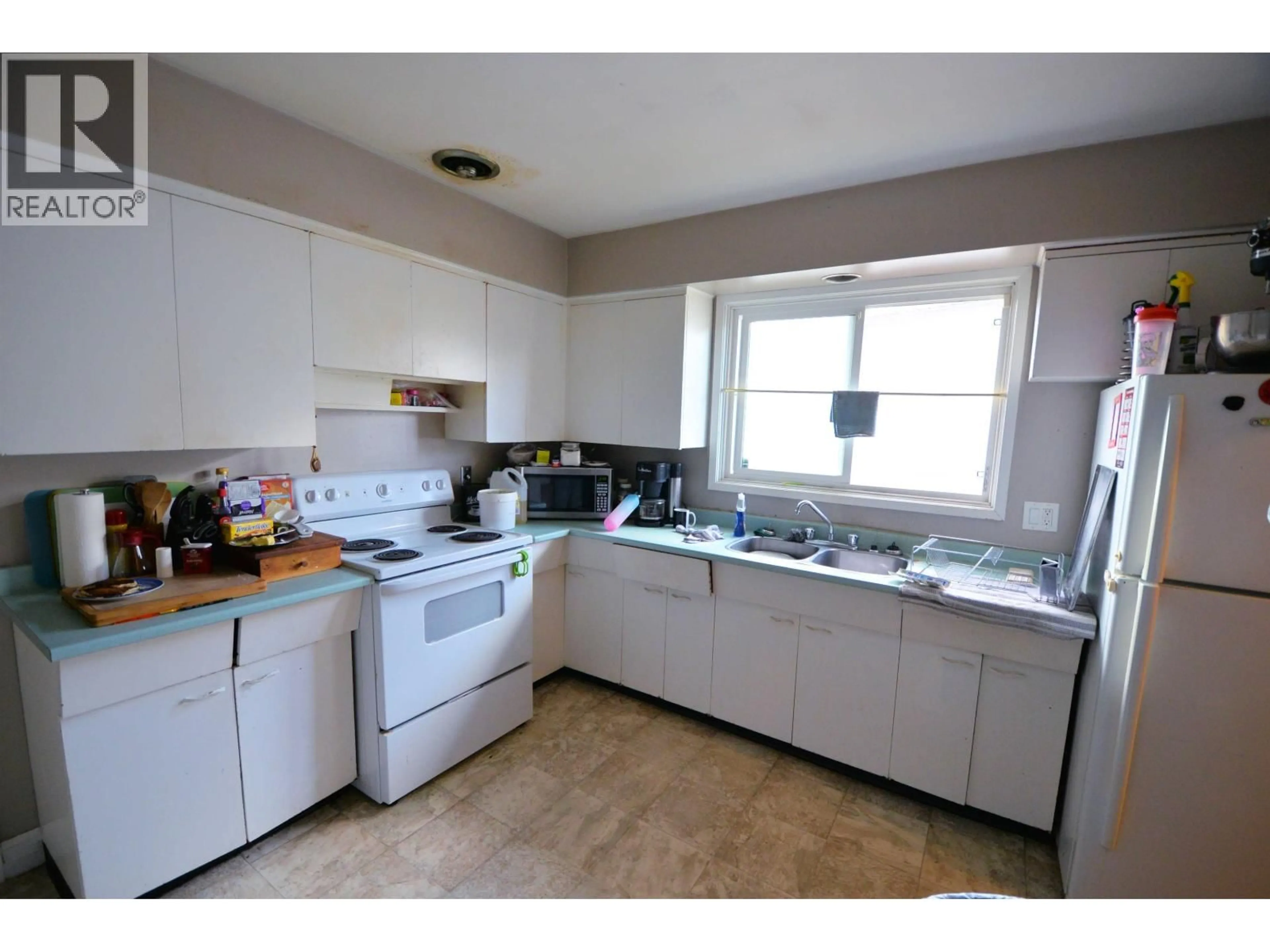 Standard kitchen, unknown for 288 NICHOLSON STREET, Prince George British Columbia V2M3L9