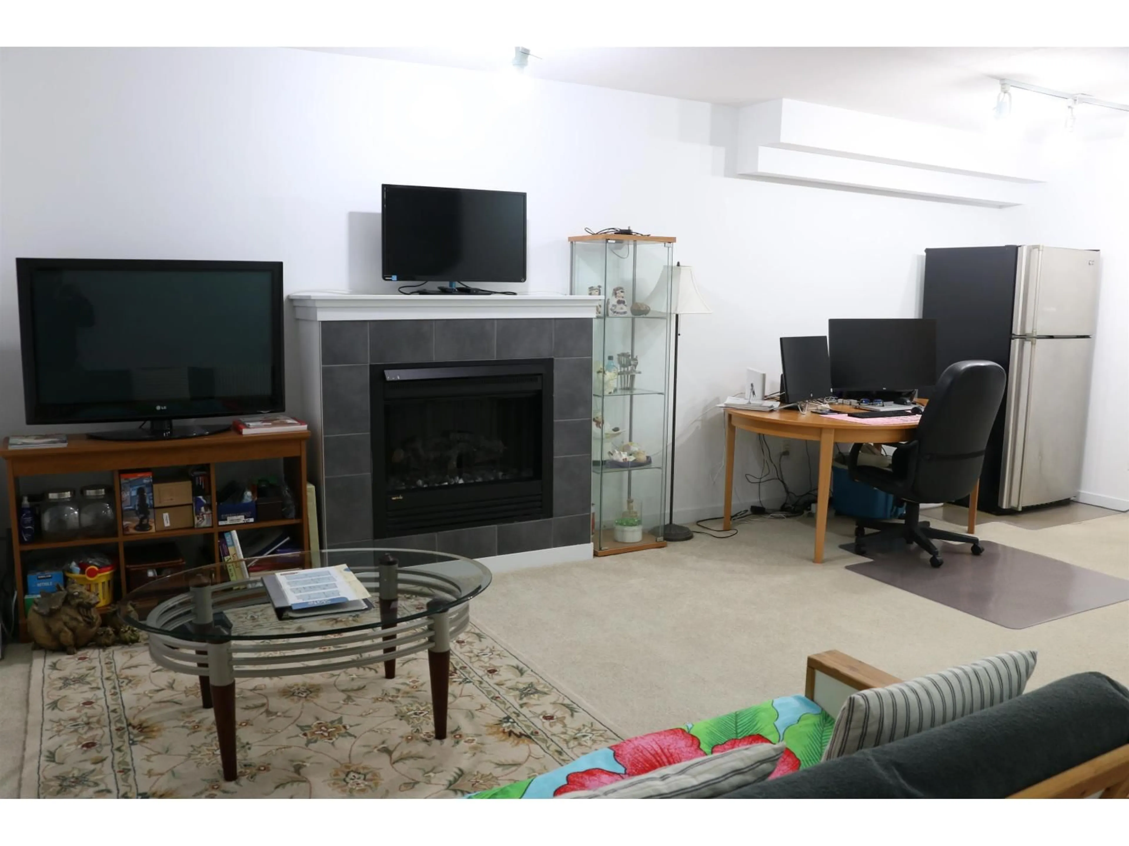 Living room with furniture, unknown for 18 - 12040 68 AVENUE, Surrey British Columbia V3W1P5