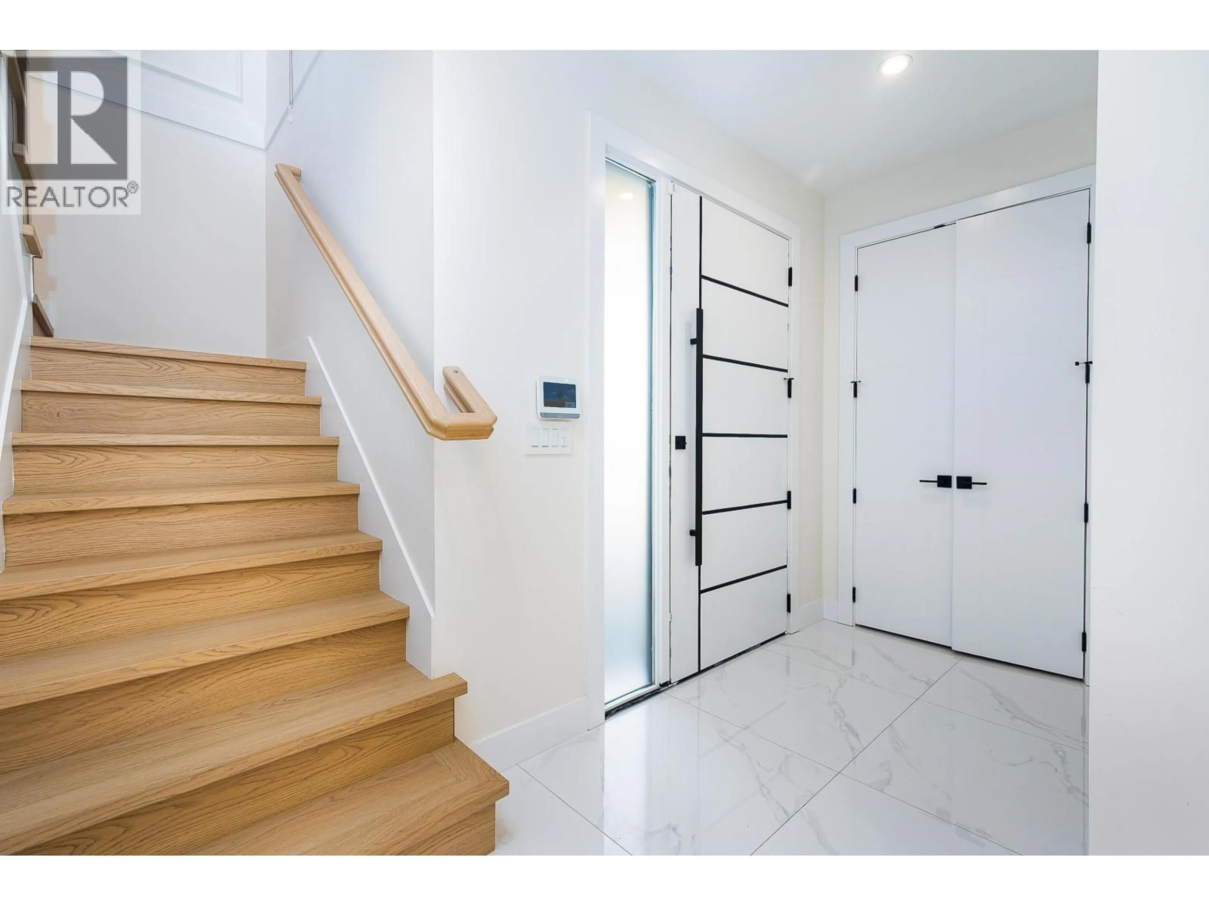 Indoor entryway for 4246 WILLIAMS ROAD, Richmond British Columbia V7E1J9