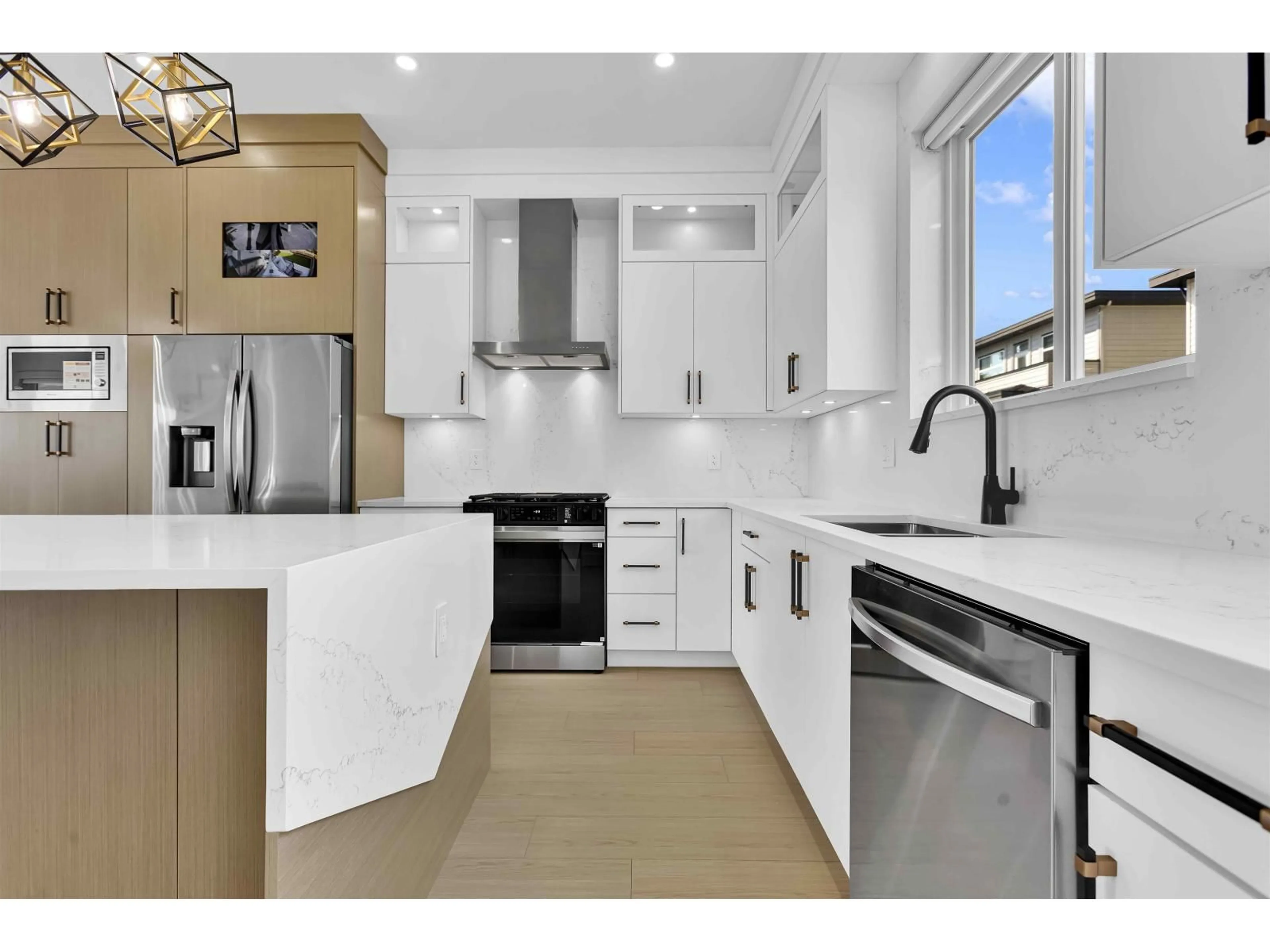 Unknown for 102 - 16649 18A AVENUE, Surrey British Columbia V3Z1A2