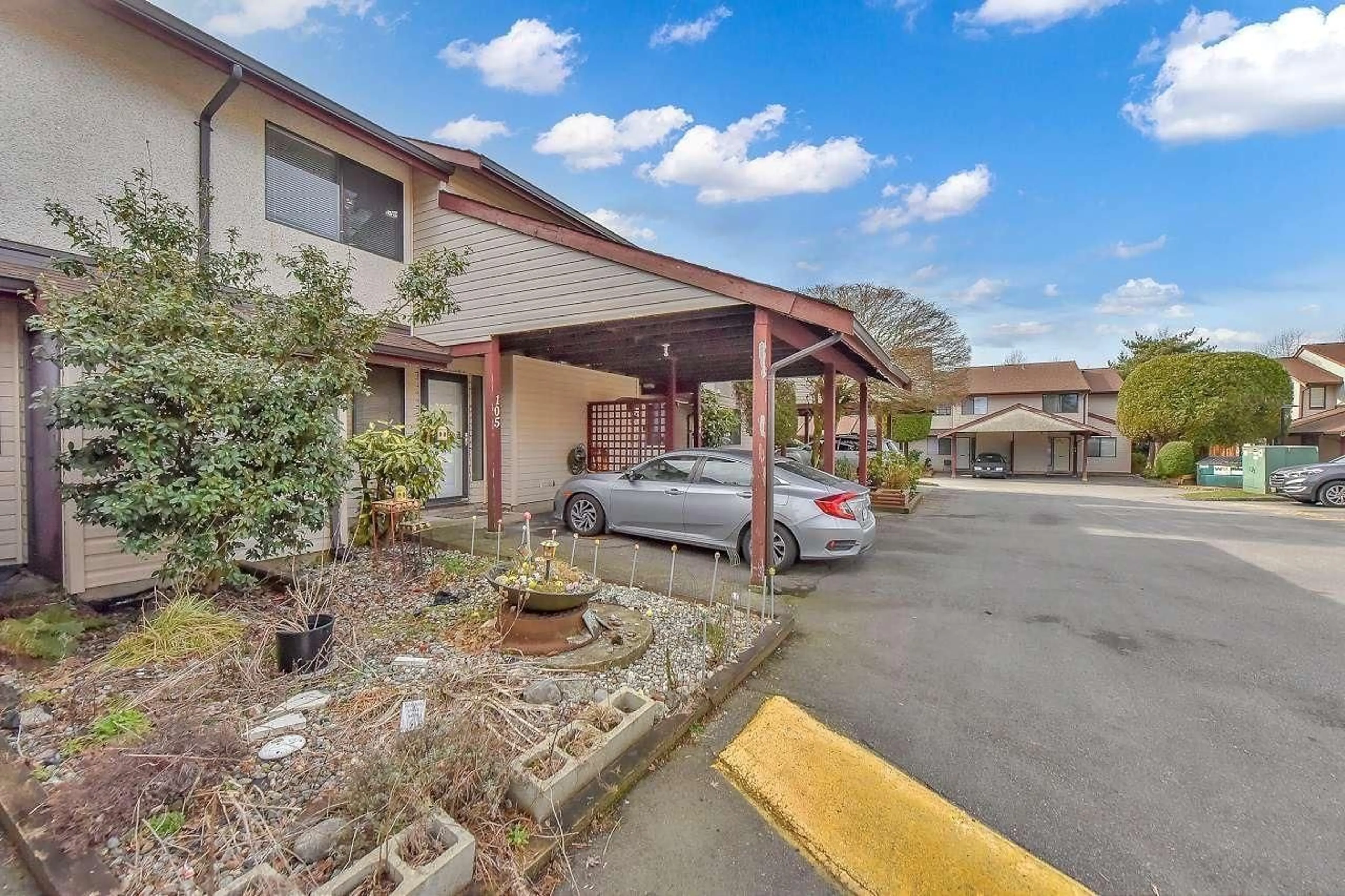 Patio, unknown for 105 - 13880 74 AVENUE, Surrey British Columbia V3W7E6