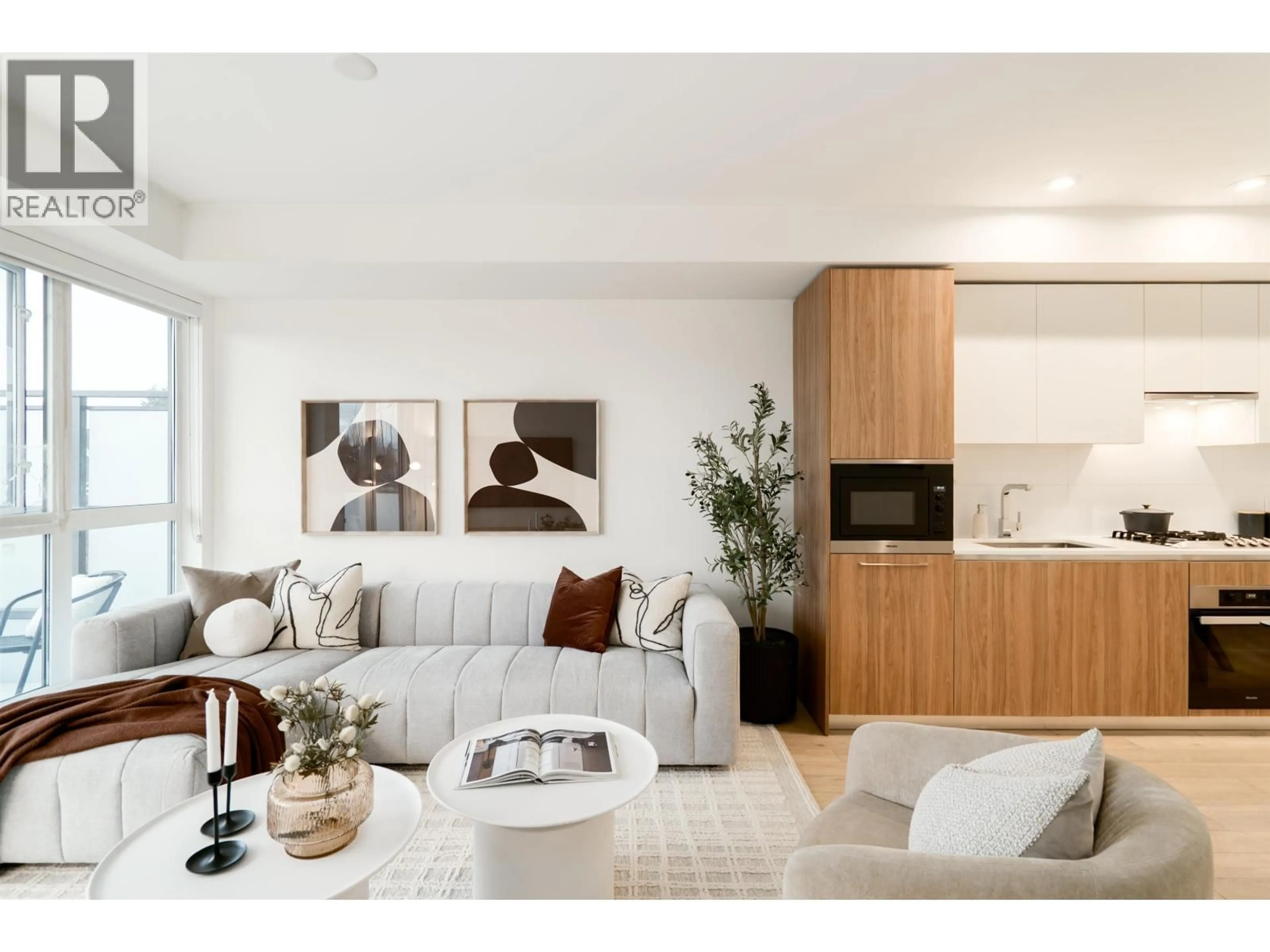 Living room with furniture, wood/laminate floor for 310 - 209 20TH AVENUE, Vancouver British Columbia V5V1M2