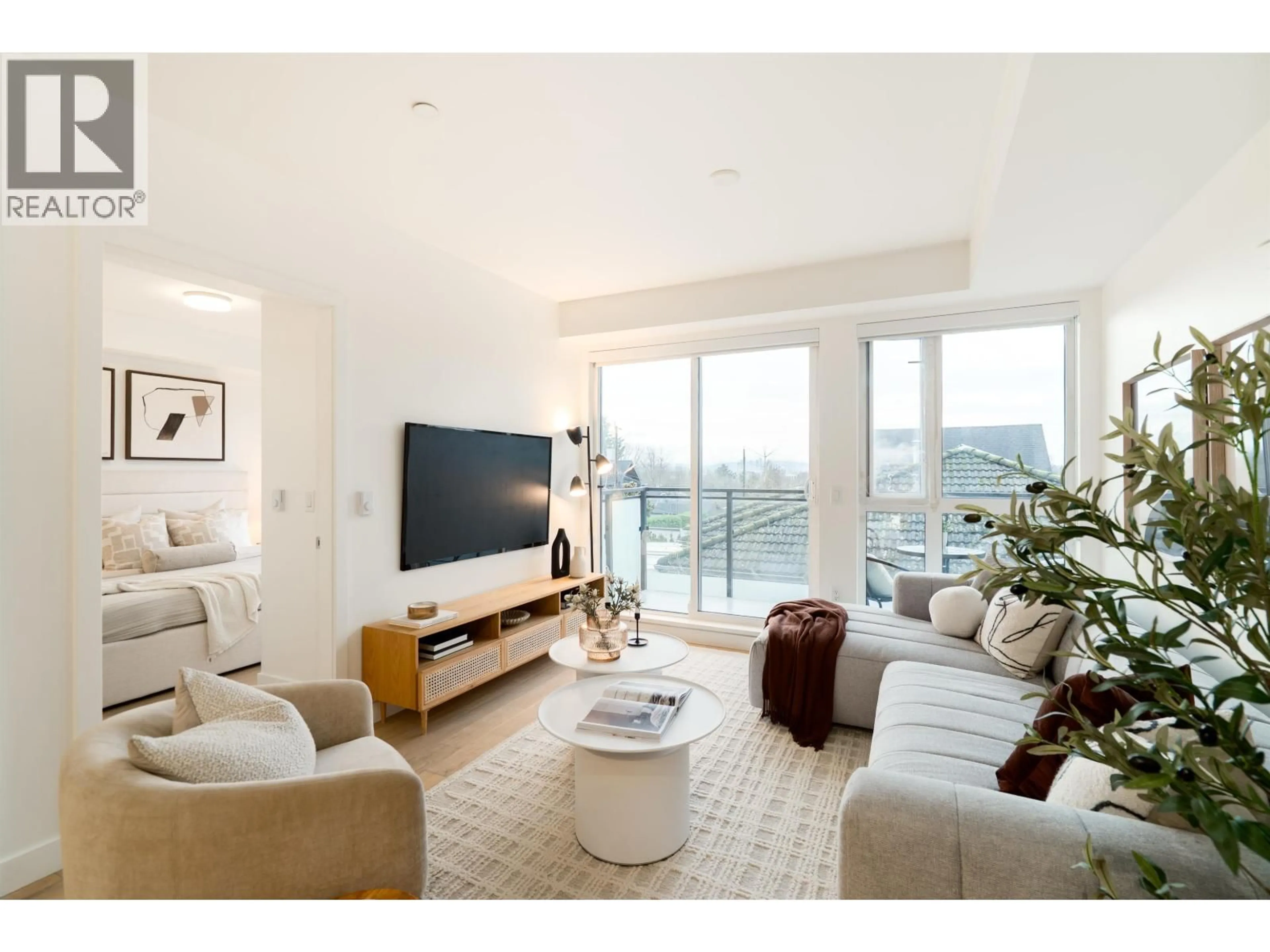 Living room with furniture, unknown for 310 - 209 20TH AVENUE, Vancouver British Columbia V5V1M2