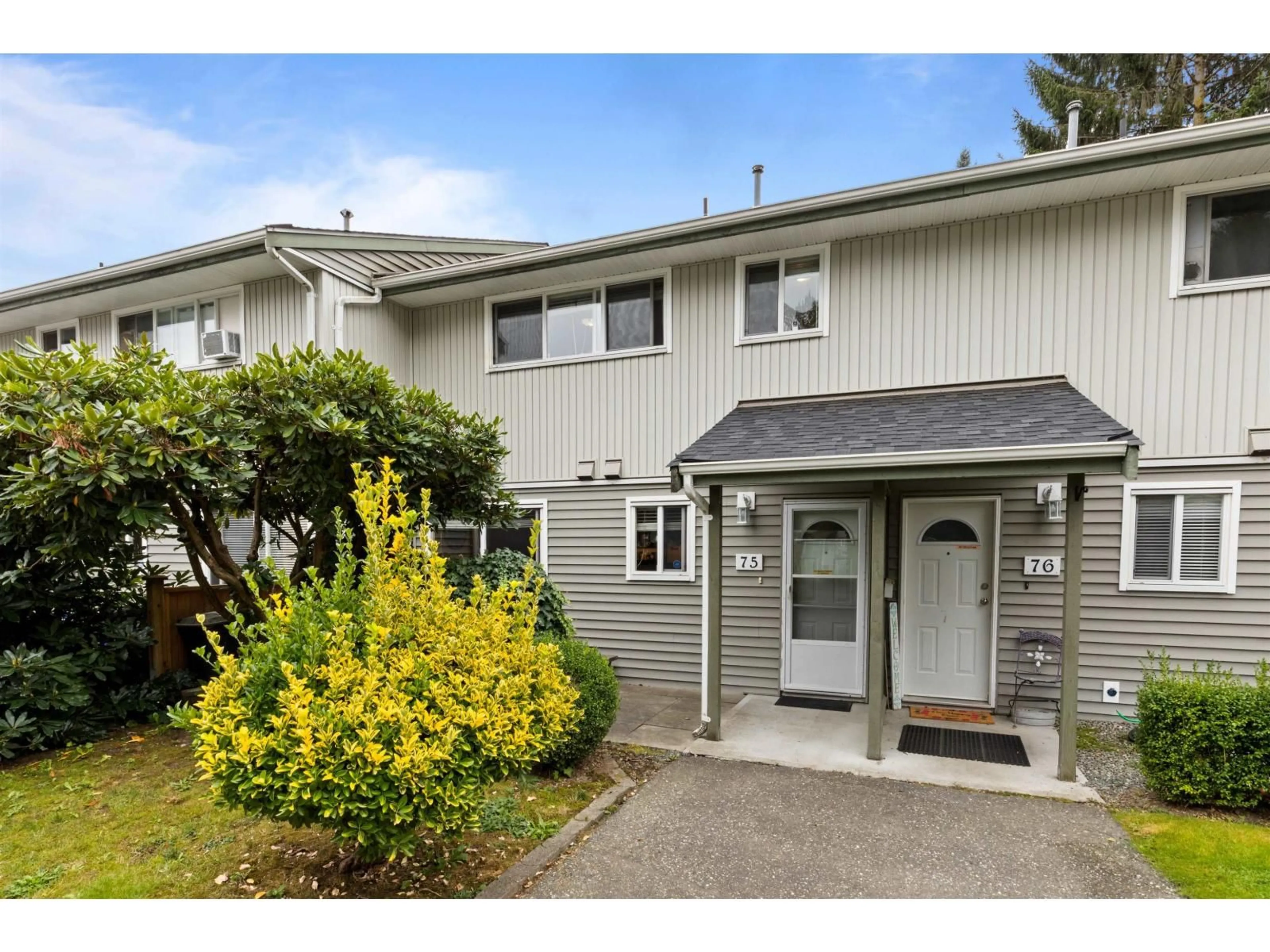 Home with vinyl exterior material, street for 75 - 45185 WOLFE ROAD, Chilliwack British Columbia V2P1V5