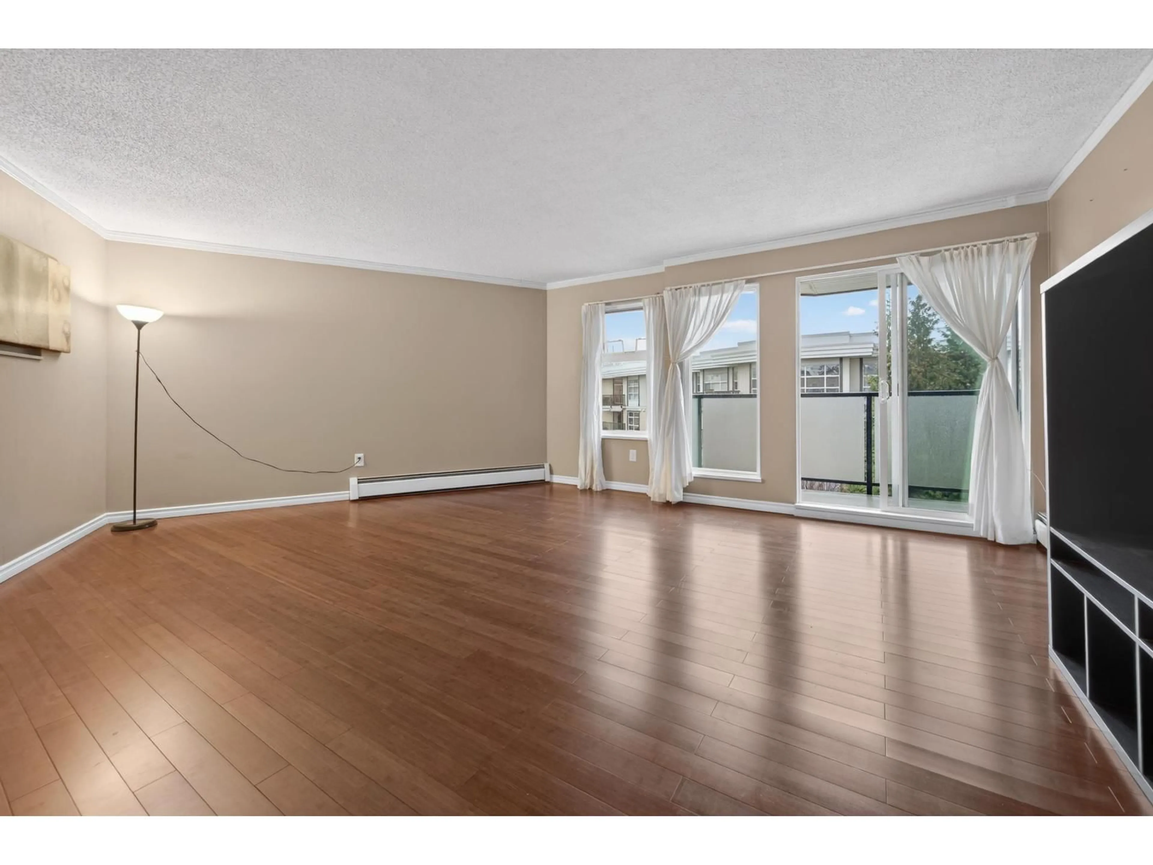 A pic of a room for 314 - 1850 SOUTHMERE CRESCENT EAST, Surrey British Columbia V4A6Y6