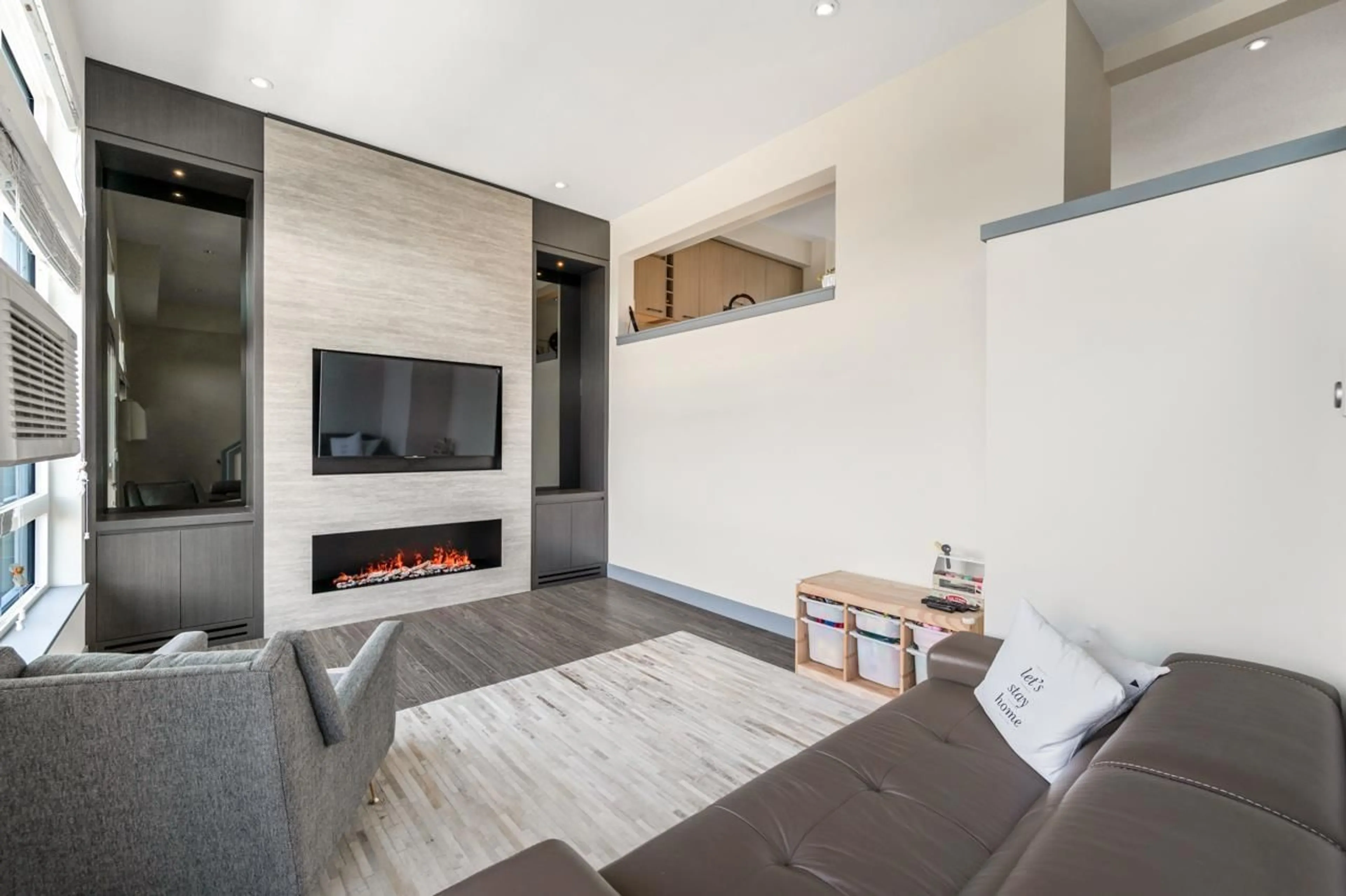 Living room with furniture, unknown for 42 - 14057 60A AVENUE, Surrey British Columbia V3X0J2