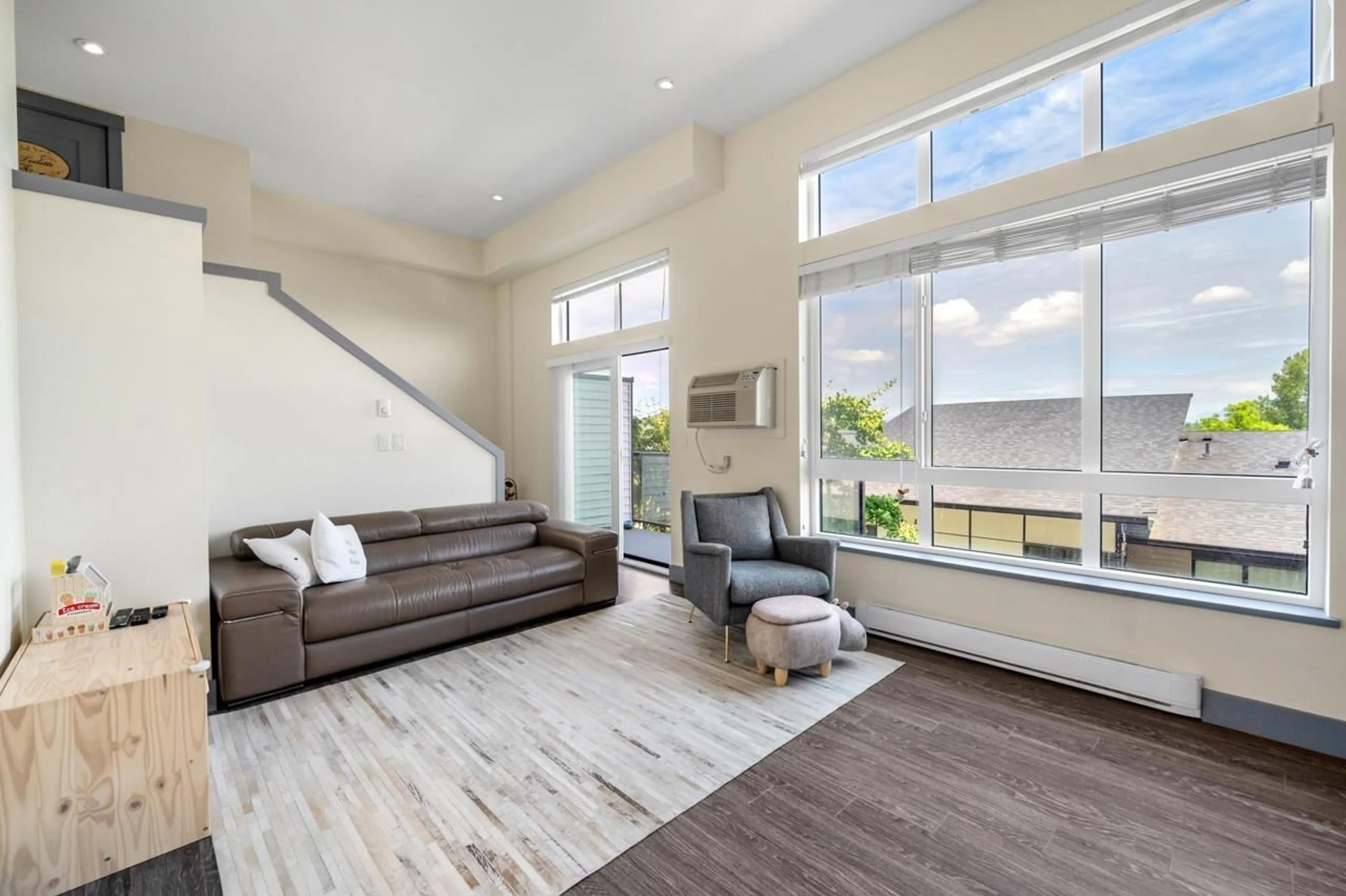 Living room with furniture, unknown for 42 - 14057 60A AVENUE, Surrey British Columbia V3X0J2