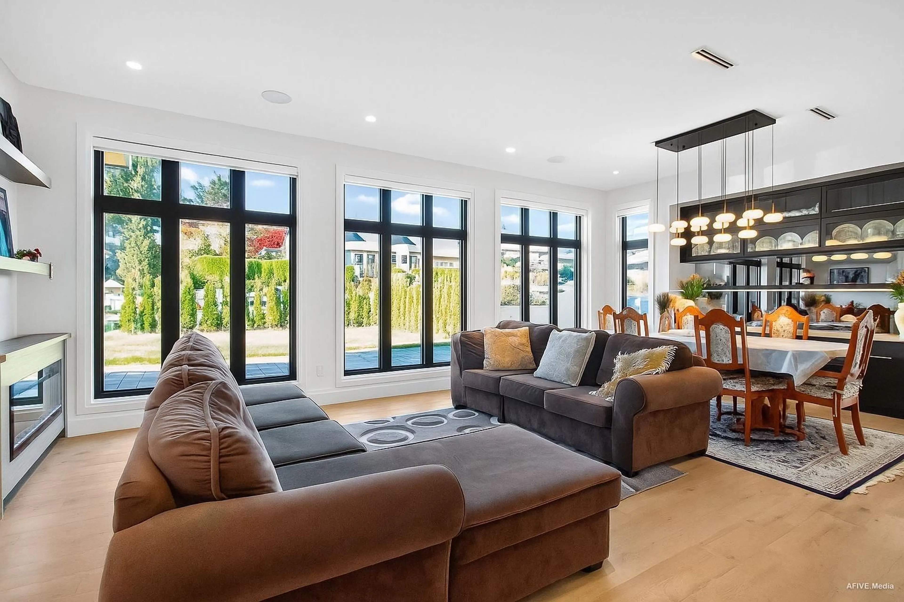 Living room with furniture, unknown for 9376 164 STREET, Surrey British Columbia V4N3C8