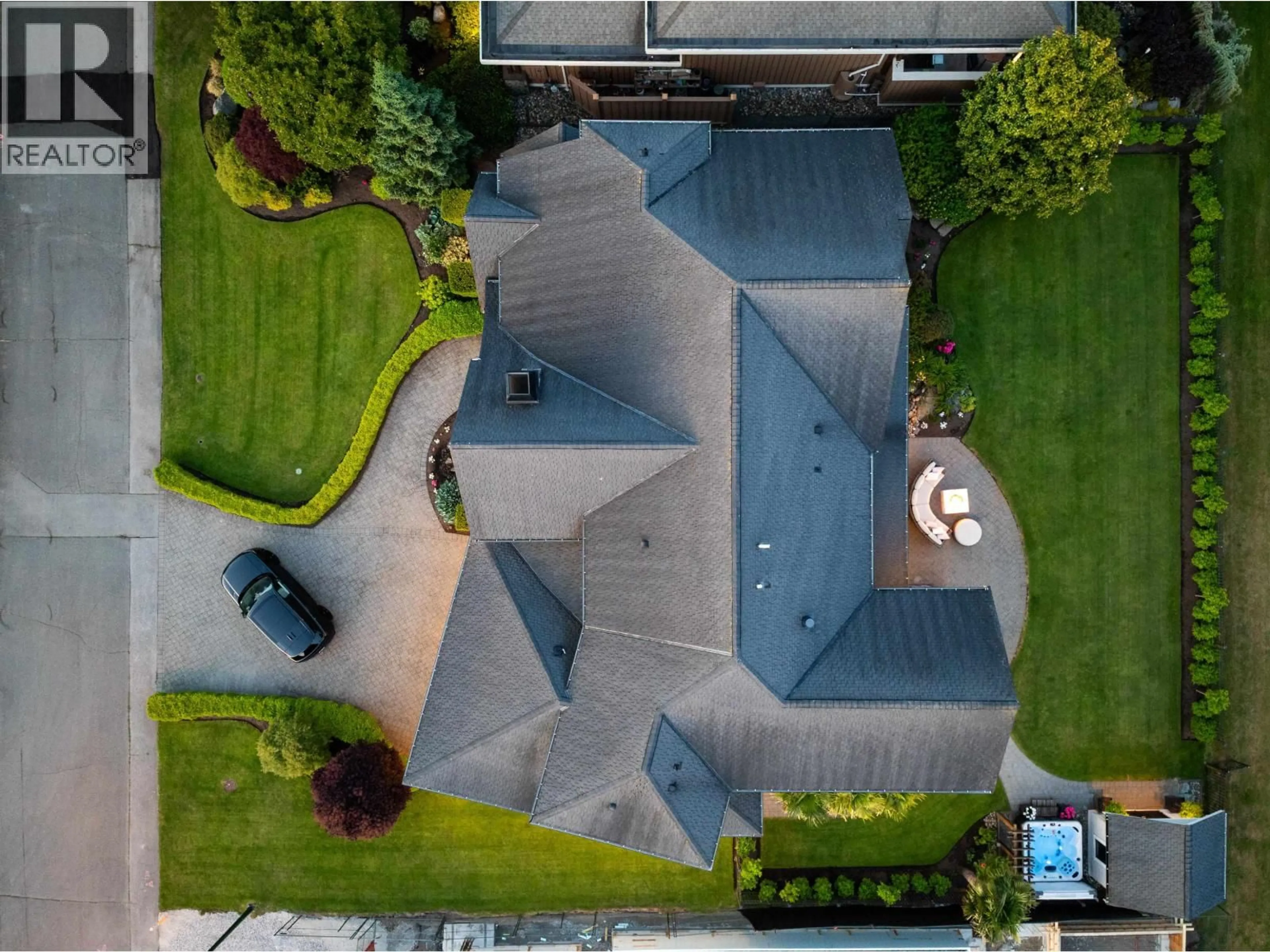 A pic from outside/outdoor area/front of a property/back of a property/a pic from drone, street for 860 JACKSON WAY, Delta British Columbia V4L1W4