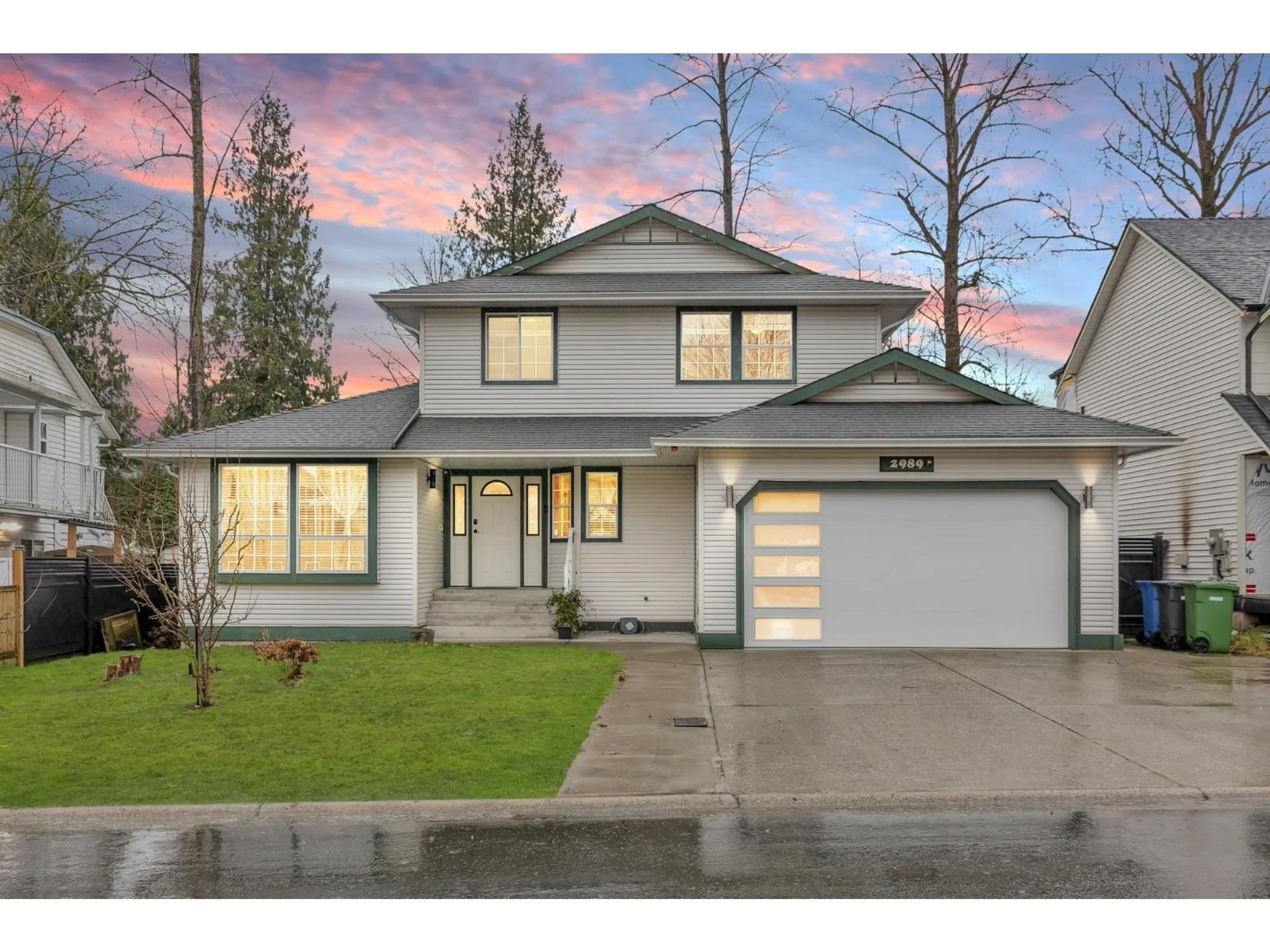 Home with vinyl exterior material, street for 2989 CREEKSIDE DRIVE, Abbotsford British Columbia V2T5K3