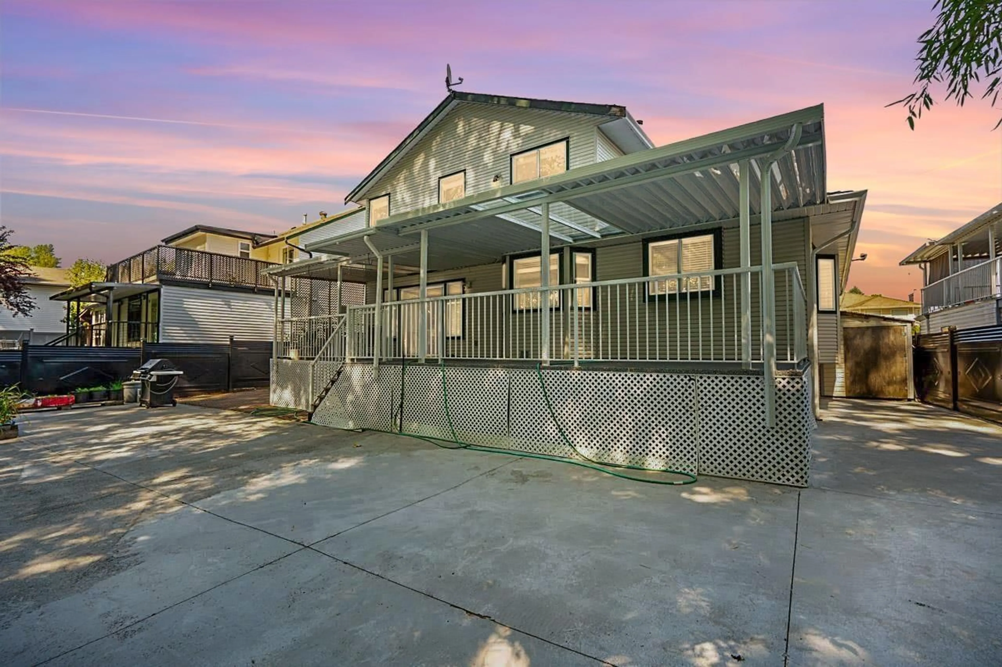 A pic from outside/outdoor area/front of a property/back of a property/a pic from drone, street for 2989 CREEKSIDE DRIVE, Abbotsford British Columbia V2T5K3