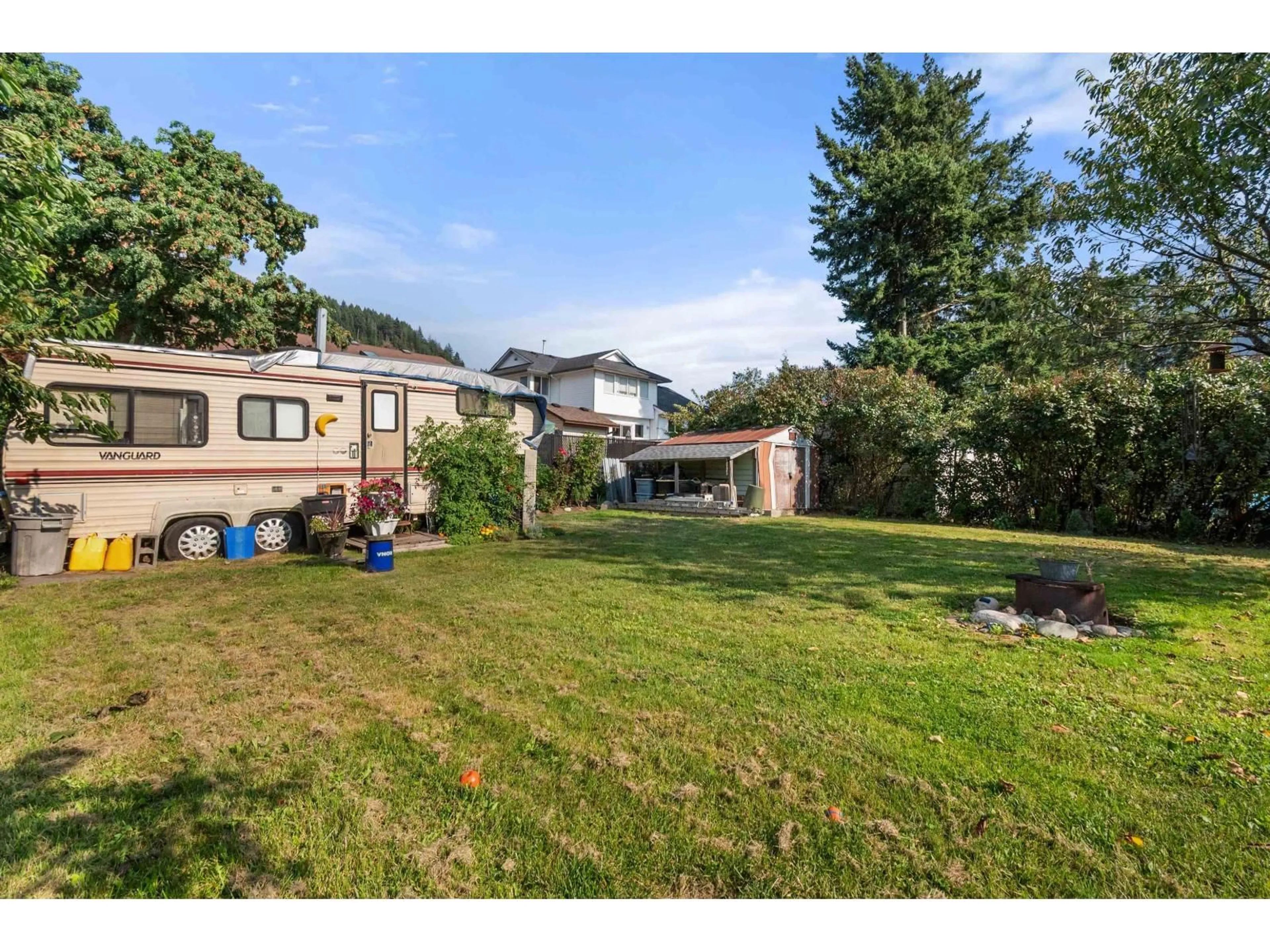 A pic from outside/outdoor area/front of a property/back of a property/a pic from drone, mountain view for 709 7TH AVENUE, Hope British Columbia V0X1L0