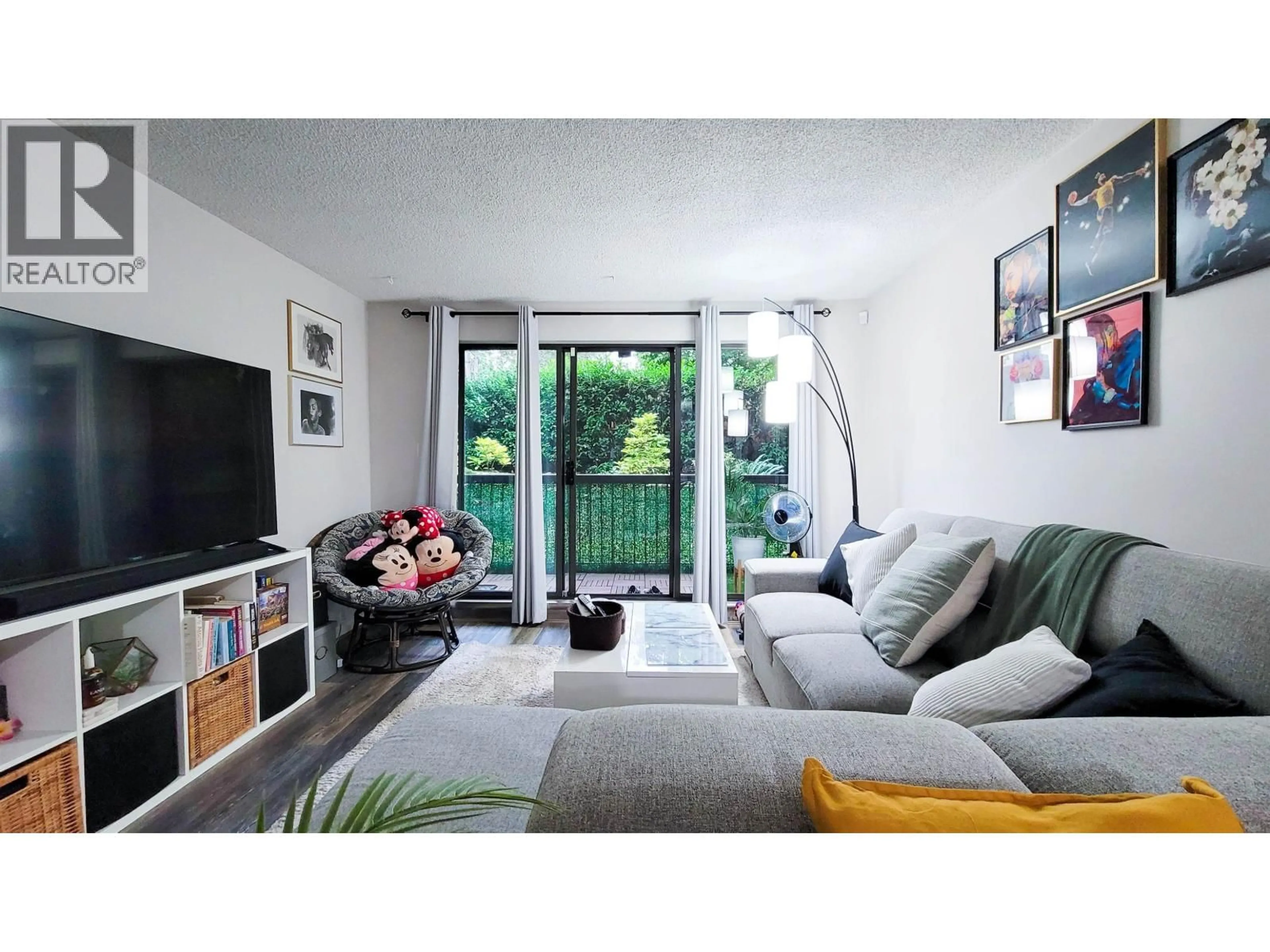 Living room with furniture, wood/laminate floor for 107 - 620 EIGHTH AVENUE, New Westminster British Columbia V3M5V7