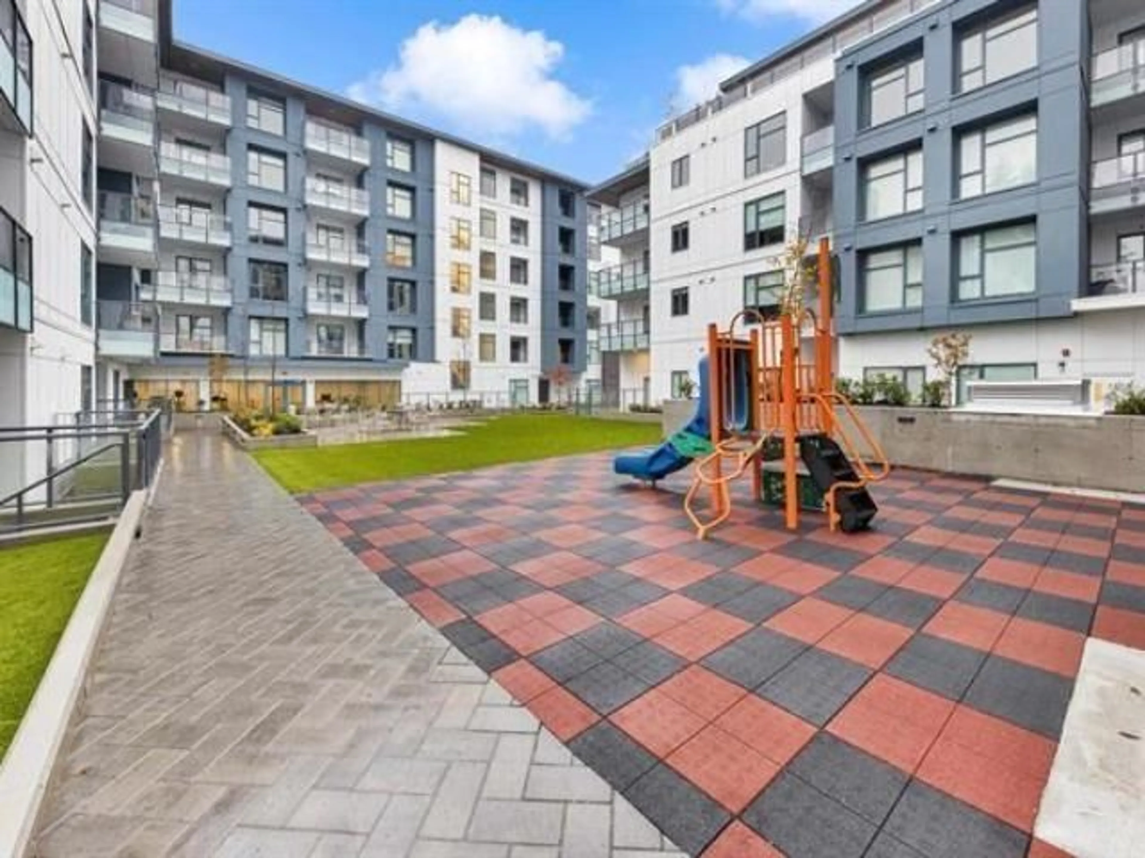 Patio, building for E215 - 10829 140 STREET, Surrey British Columbia V3R0H4