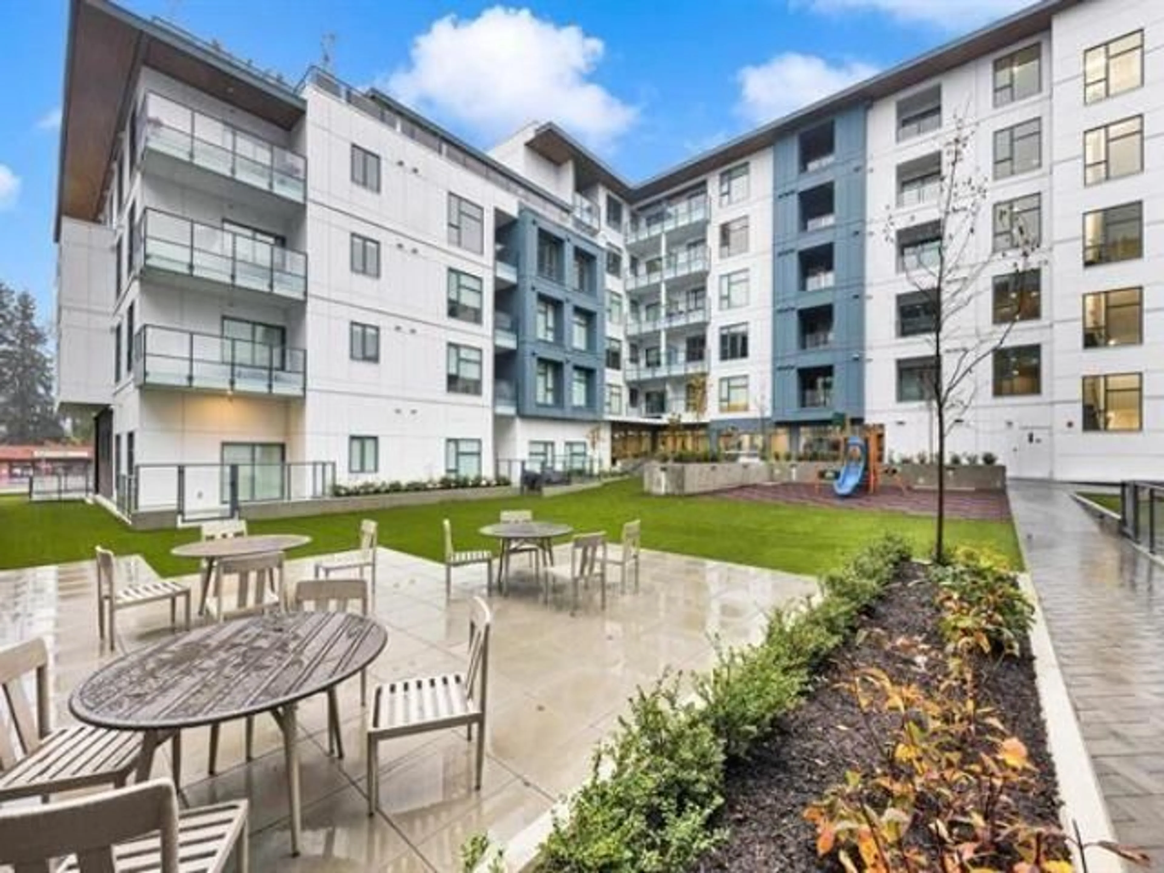 Patio, building for E215 - 10829 140 STREET, Surrey British Columbia V3R0H4