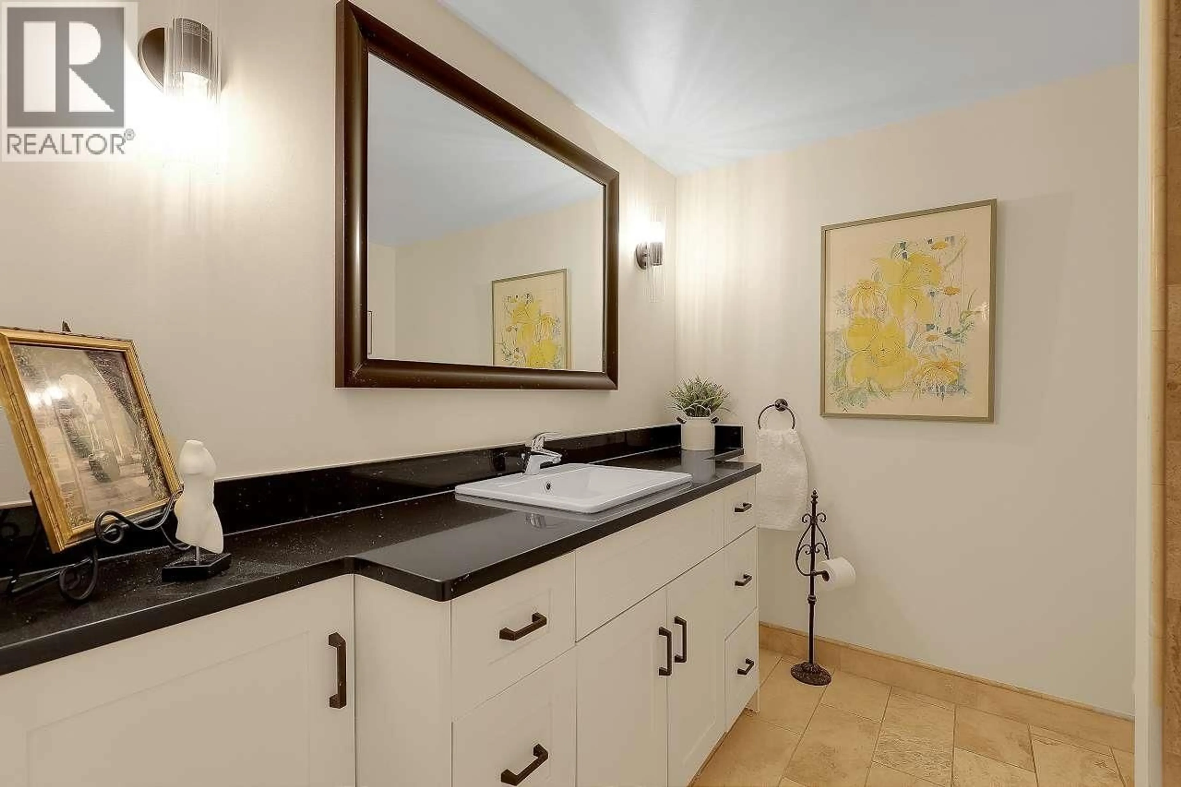 Standard bathroom, ceramic/tile floor for 314 - 1777 13TH AVENUE, Vancouver British Columbia V6J2H2