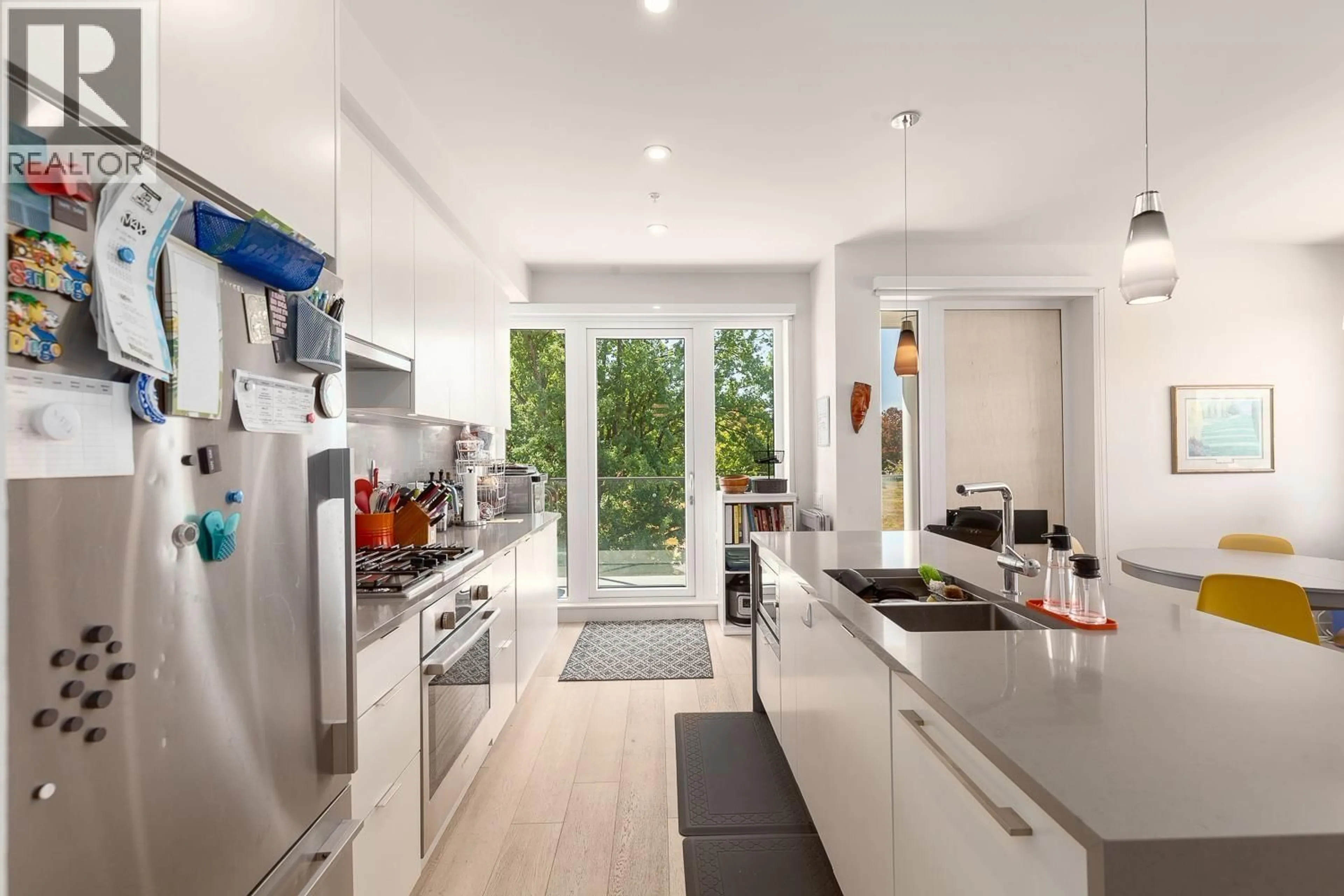 Contemporary kitchen, unknown for 301 - 108 35TH AVENUE, Vancouver British Columbia V5W1A6