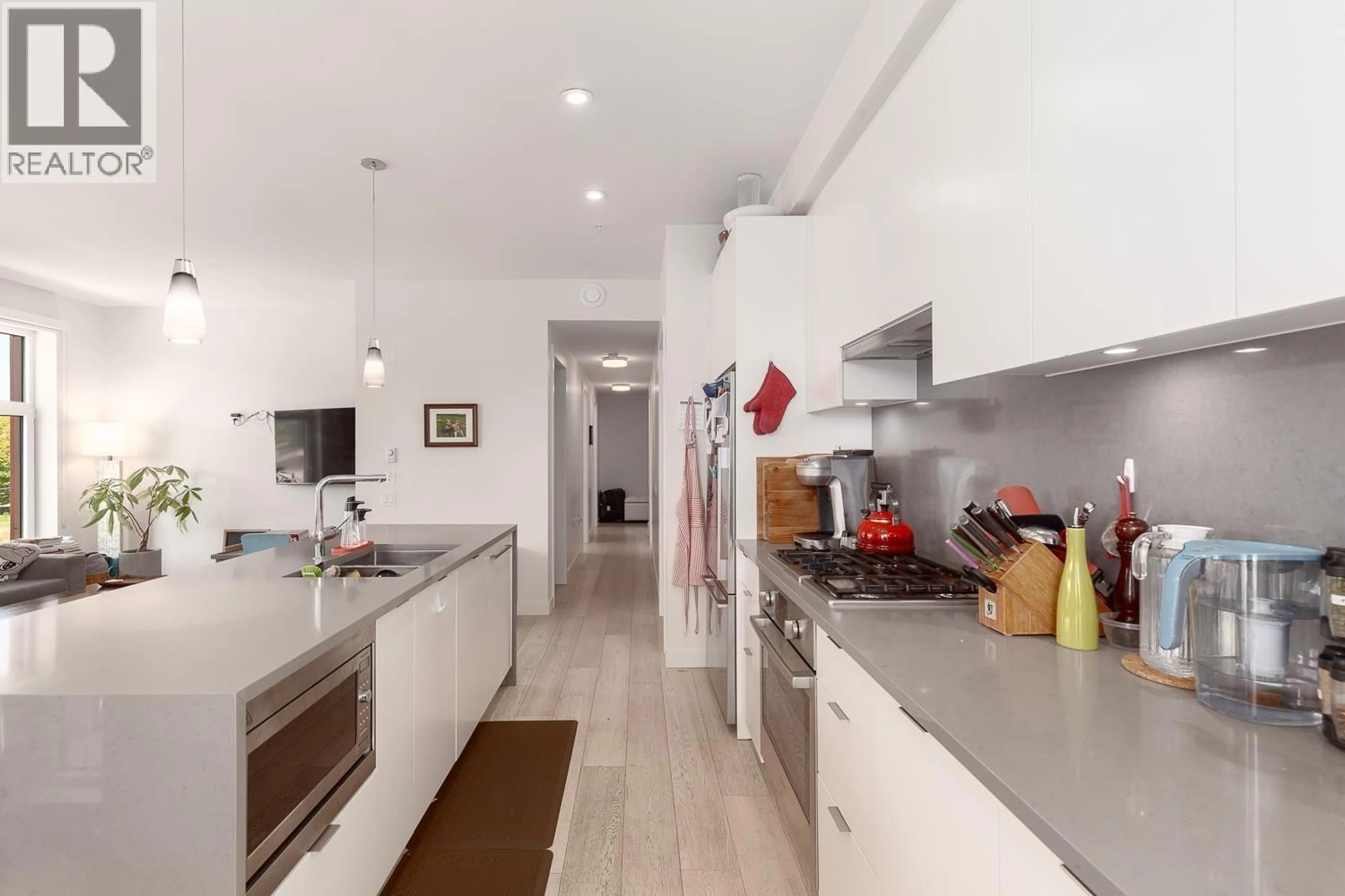 Unknown for 301 - 108 35TH AVENUE, Vancouver British Columbia V5W1A6