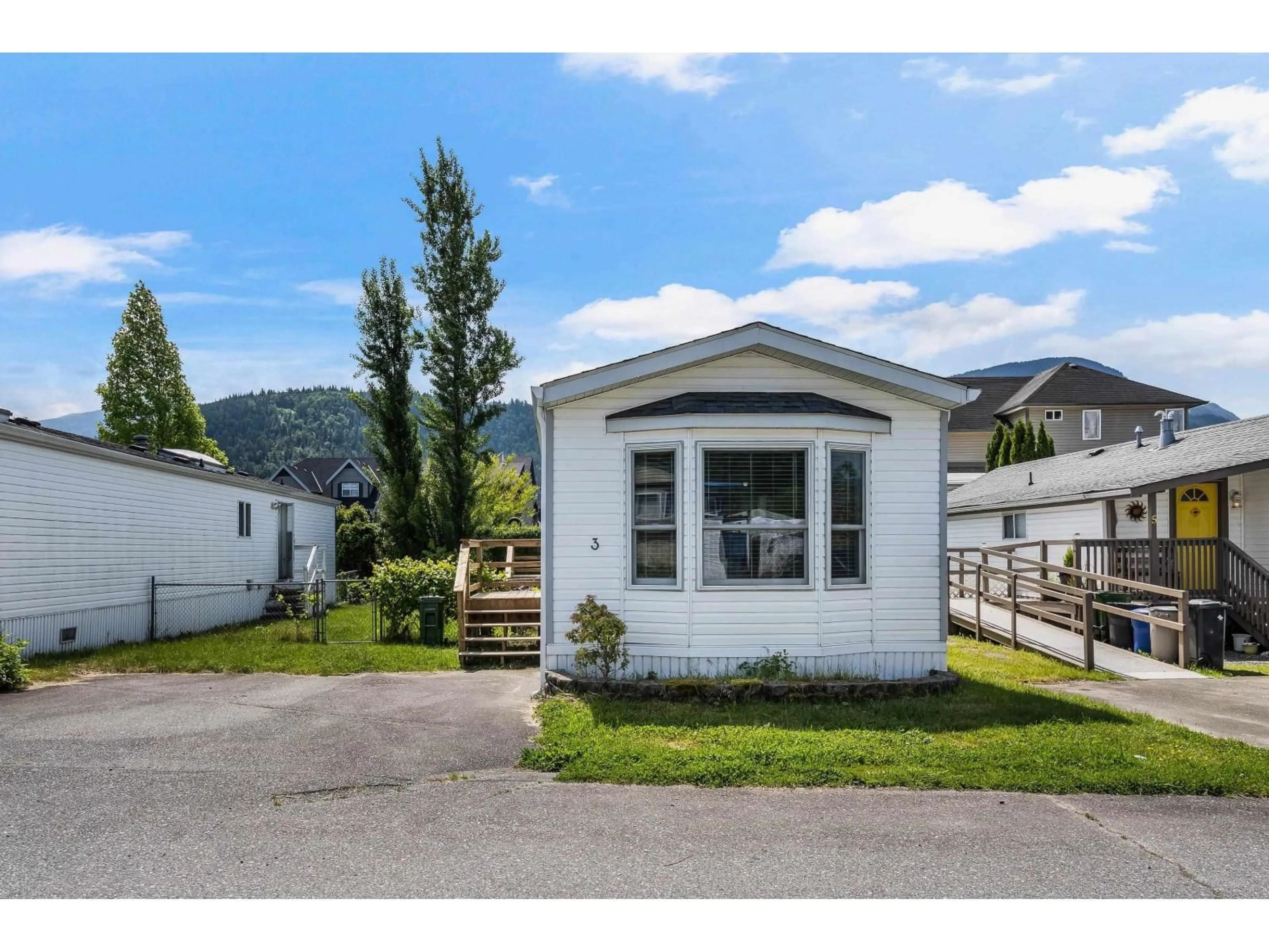 Home with vinyl exterior material, mountain view for 3 - 44565 MONTE VISTA DRIVE, Chilliwack British Columbia V2R5Y4