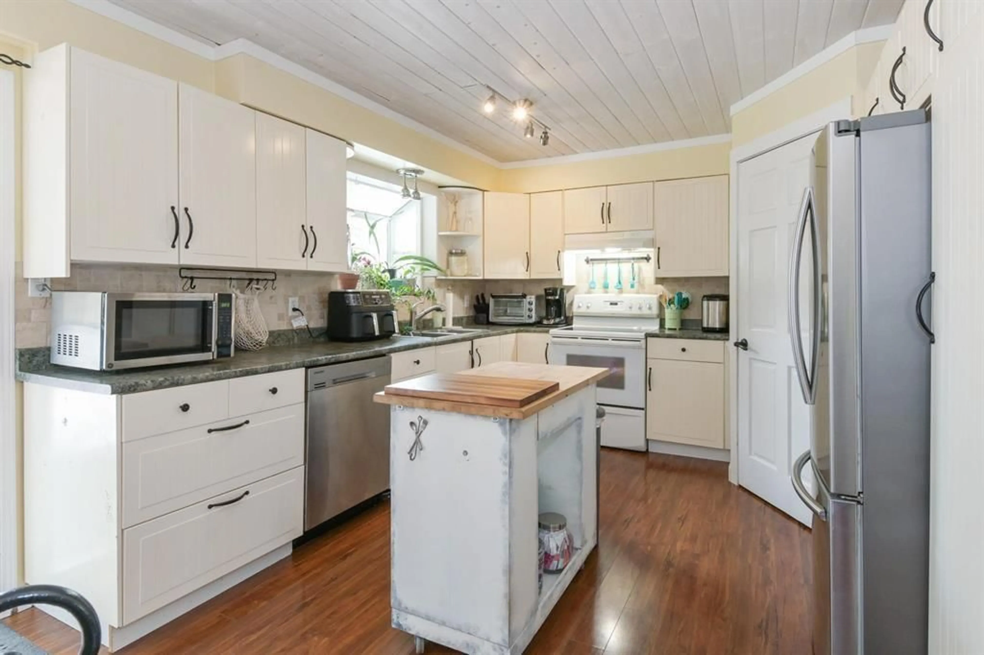 Unknown for 3628 203A STREET, Langley British Columbia V3A1W5