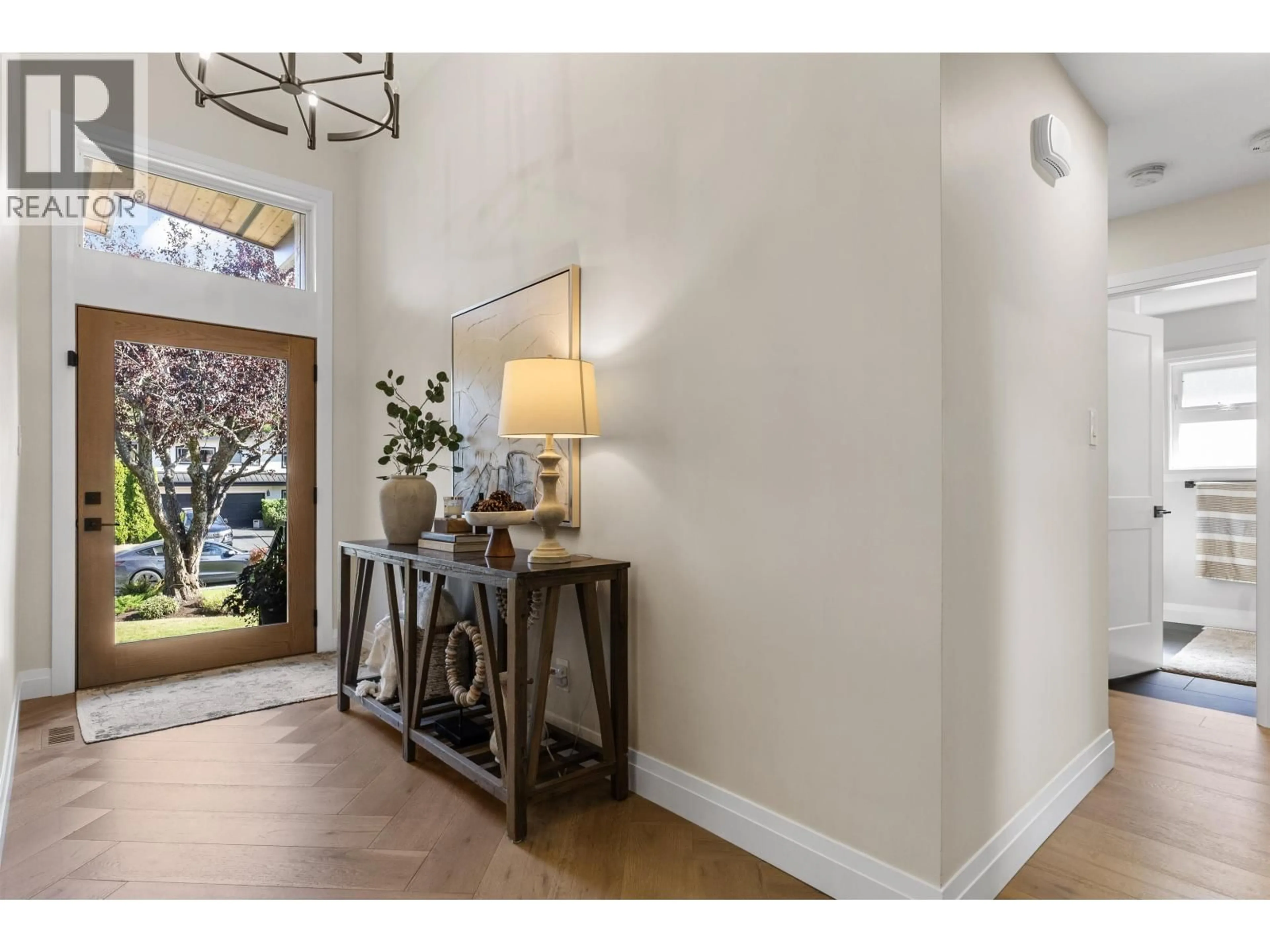 Indoor entryway for 4876 4TH AVENUE, Delta British Columbia V4M1G4