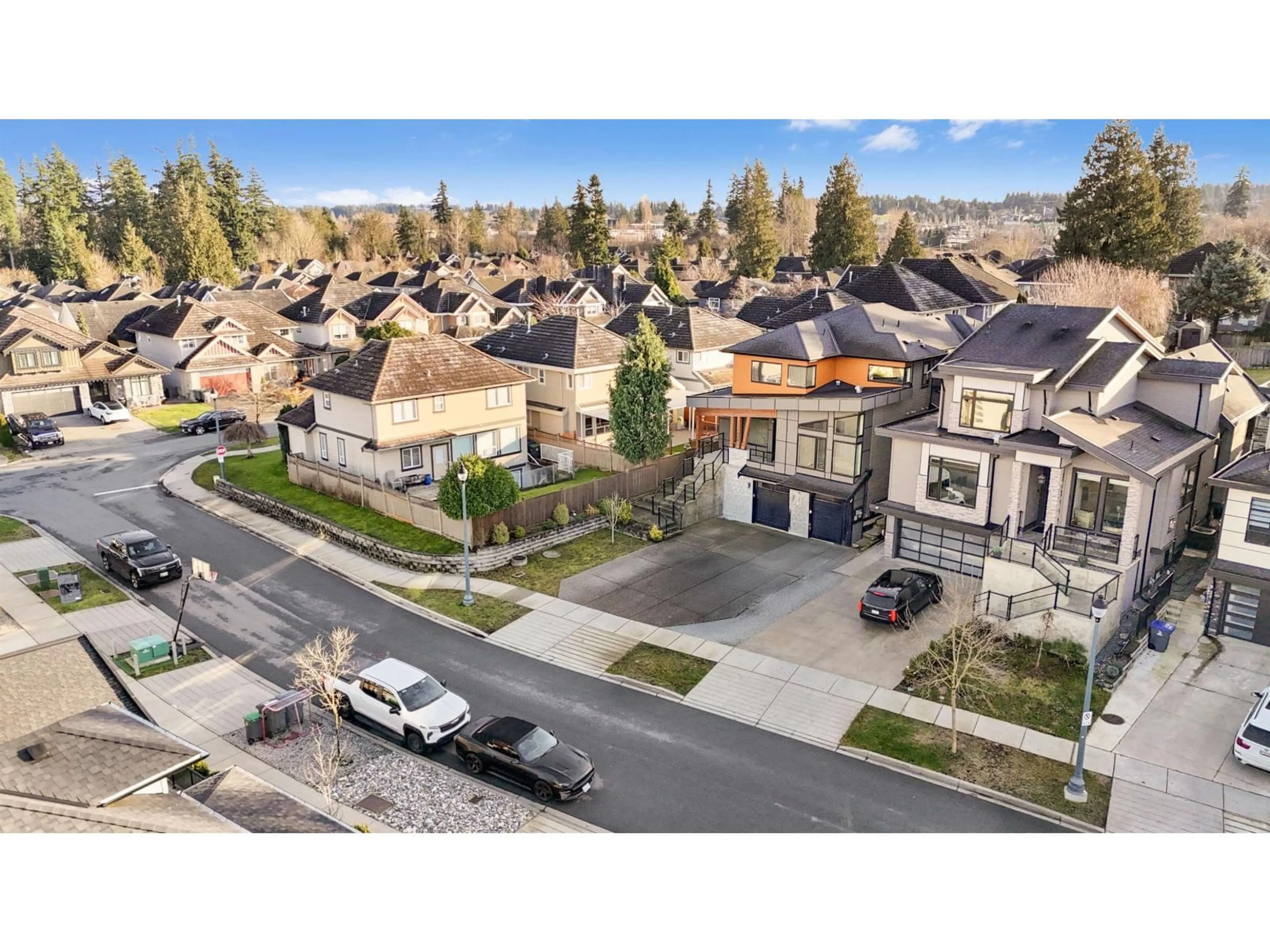 A pic from outside/outdoor area/front of a property/back of a property/a pic from drone, street for 14932 35A AVENUE, Surrey British Columbia V3Z0Y7