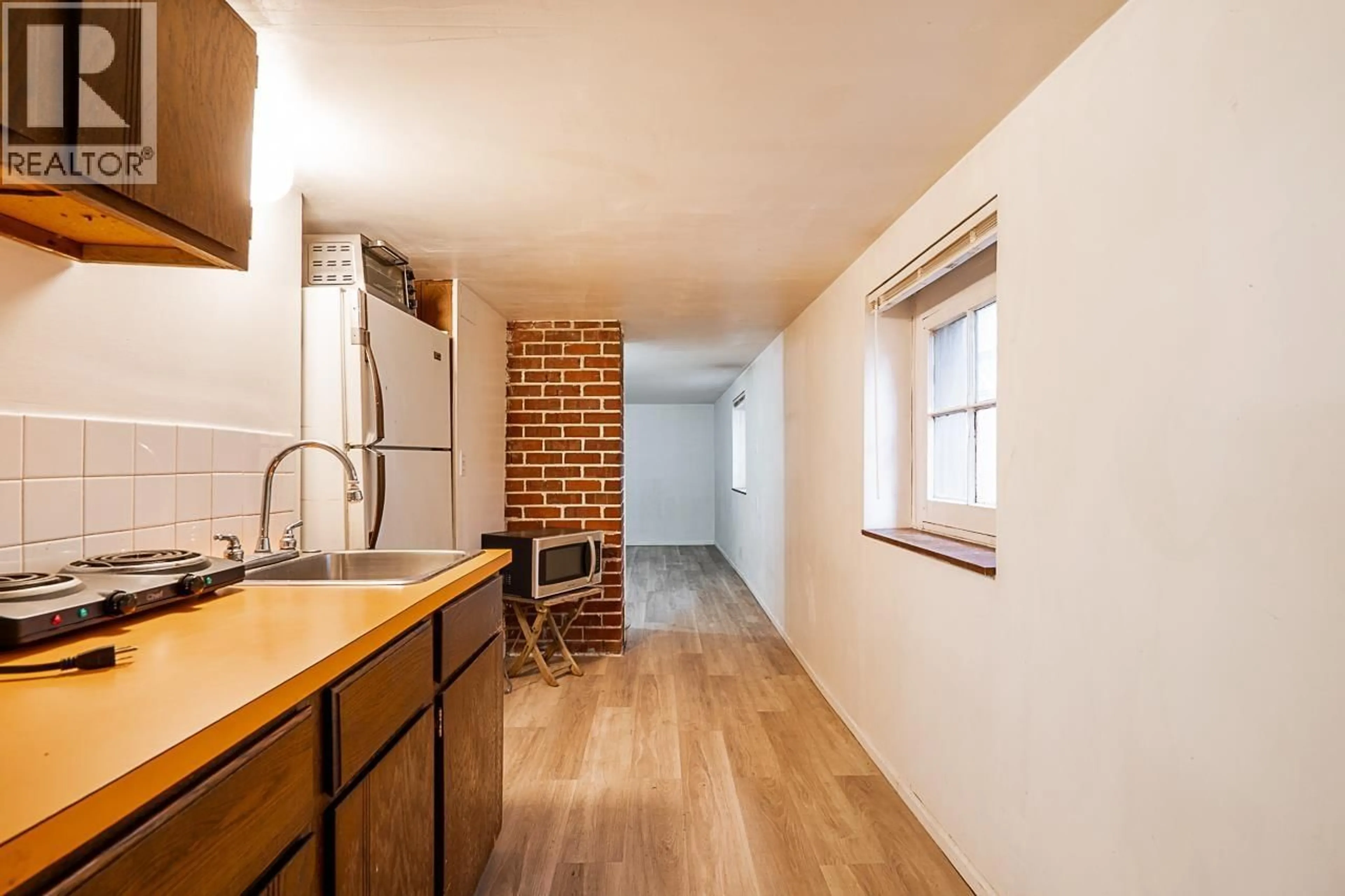 Standard kitchen, unknown for 869 60TH AVENUE, Vancouver British Columbia V6P2A2