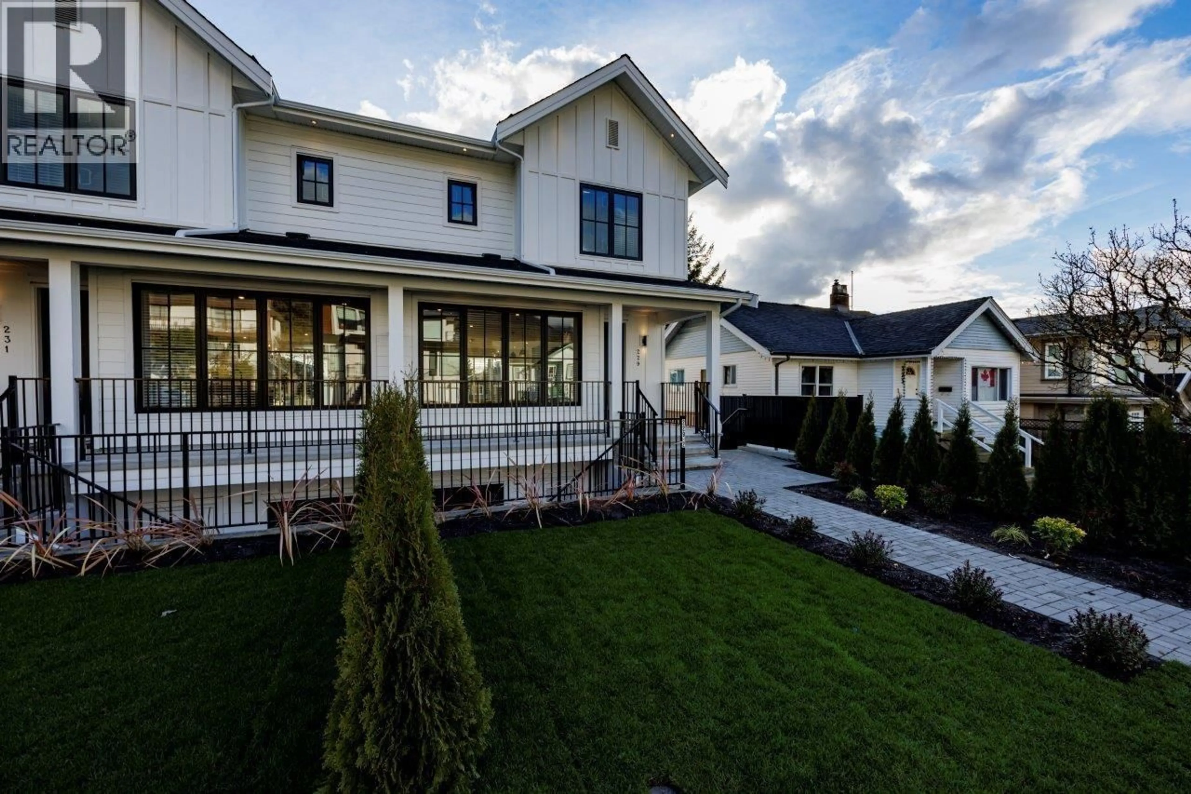 Home with vinyl exterior material, unknown for 229 22ND STREET, North Vancouver British Columbia V7L3C5