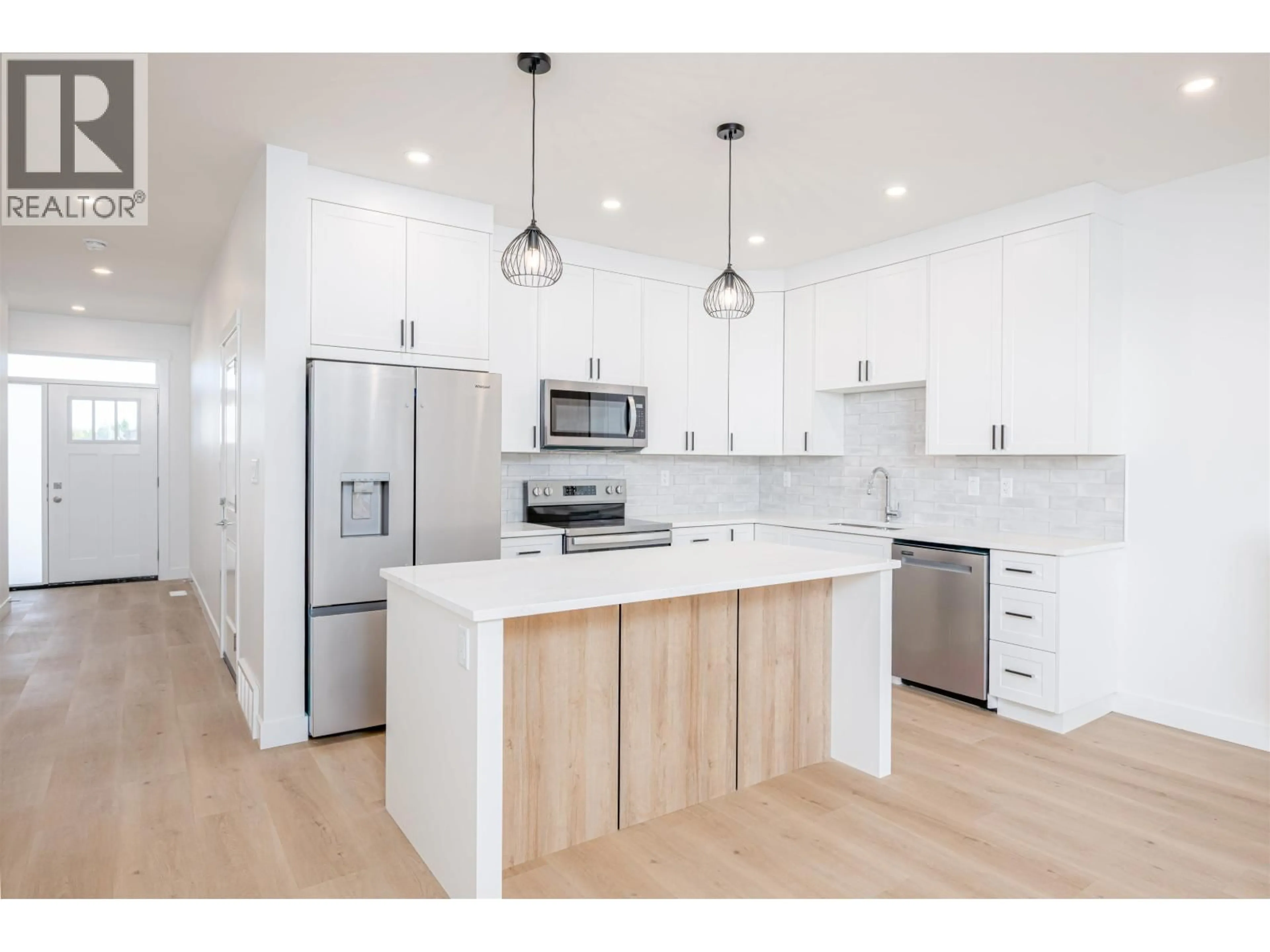 Open concept kitchen, wood/laminate floor for 101 - 7785 SOUTHRIDGE AVENUE, Prince George British Columbia V2N6S4