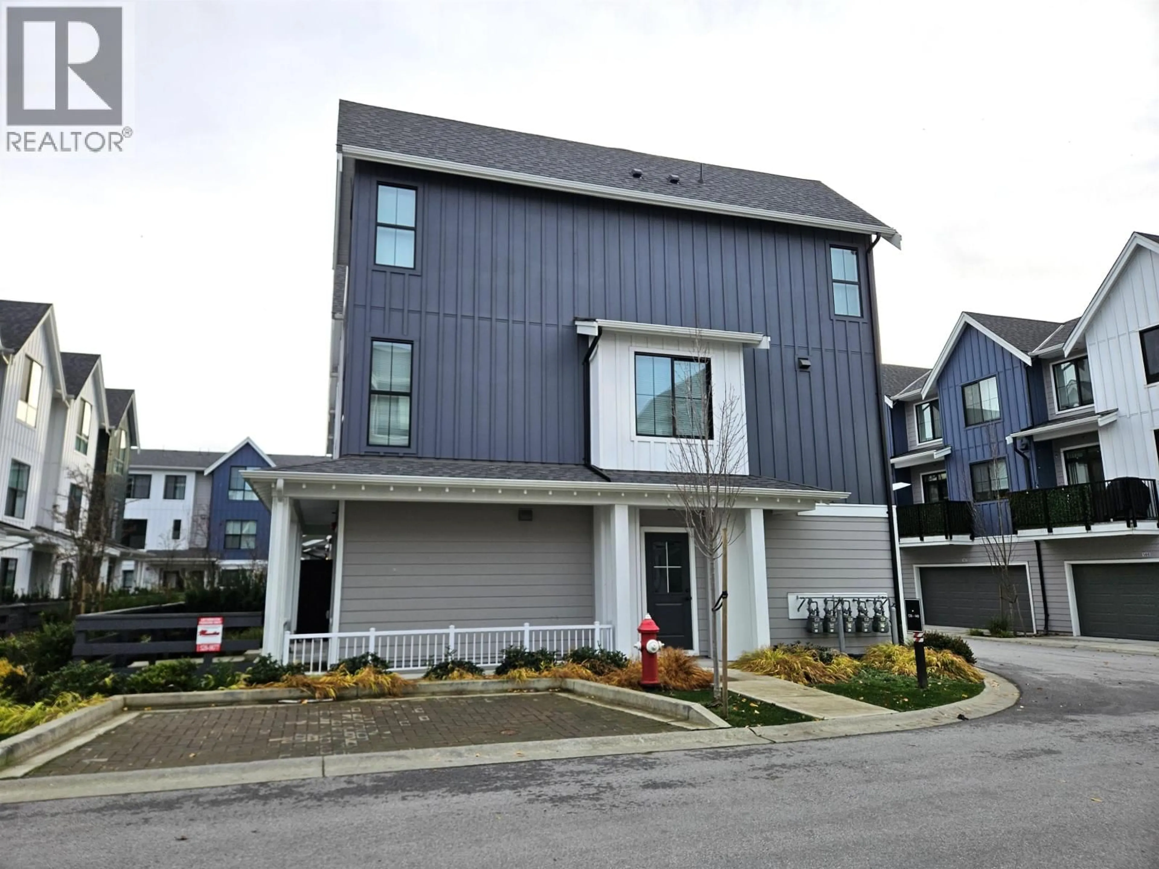 Home with vinyl exterior material, street for 139 - 488 FURNESS STREET, New Westminster British Columbia V3M0M1