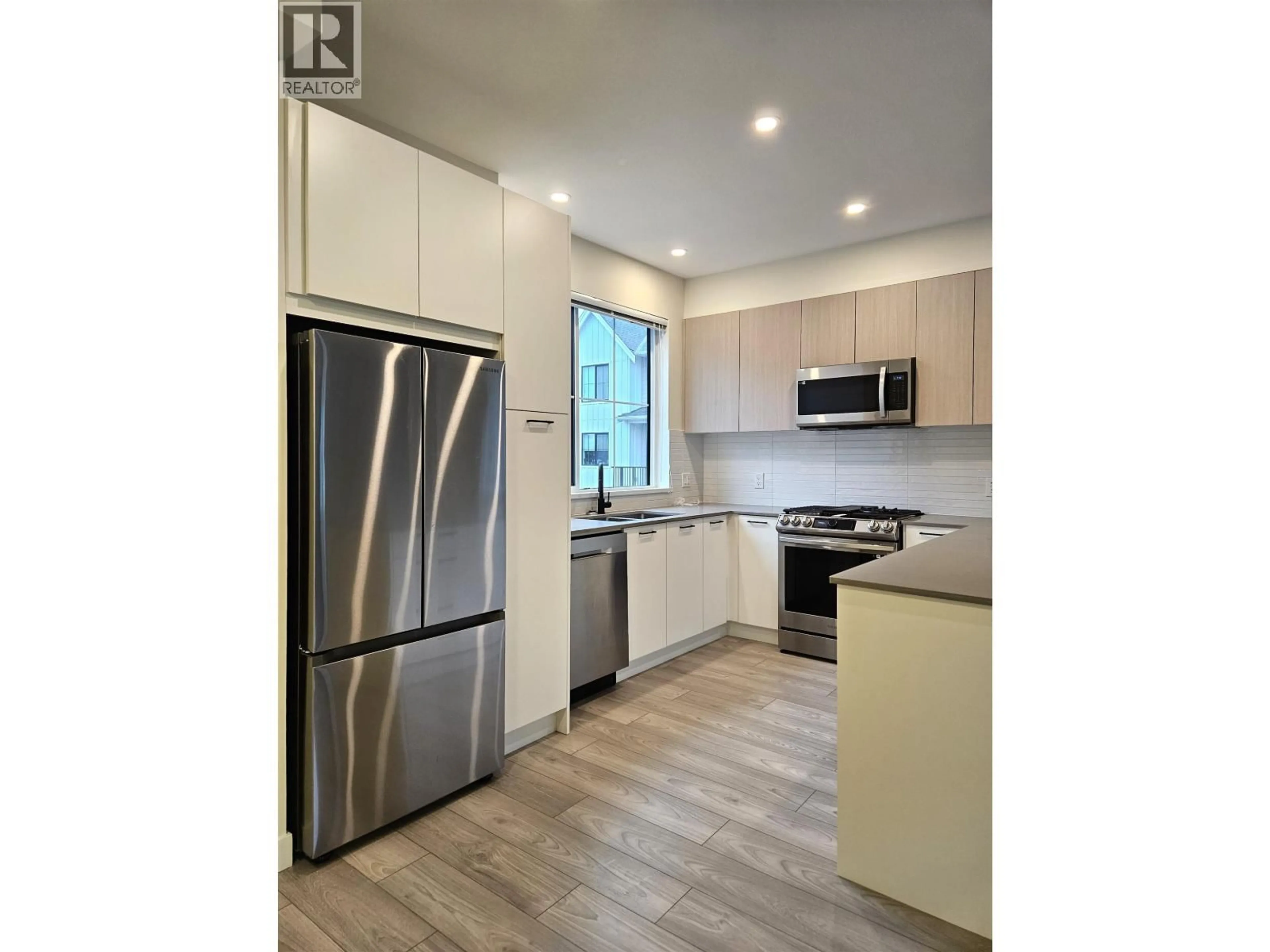 Open concept kitchen, wood/laminate floor for 139 - 488 FURNESS STREET, New Westminster British Columbia V3M0M1