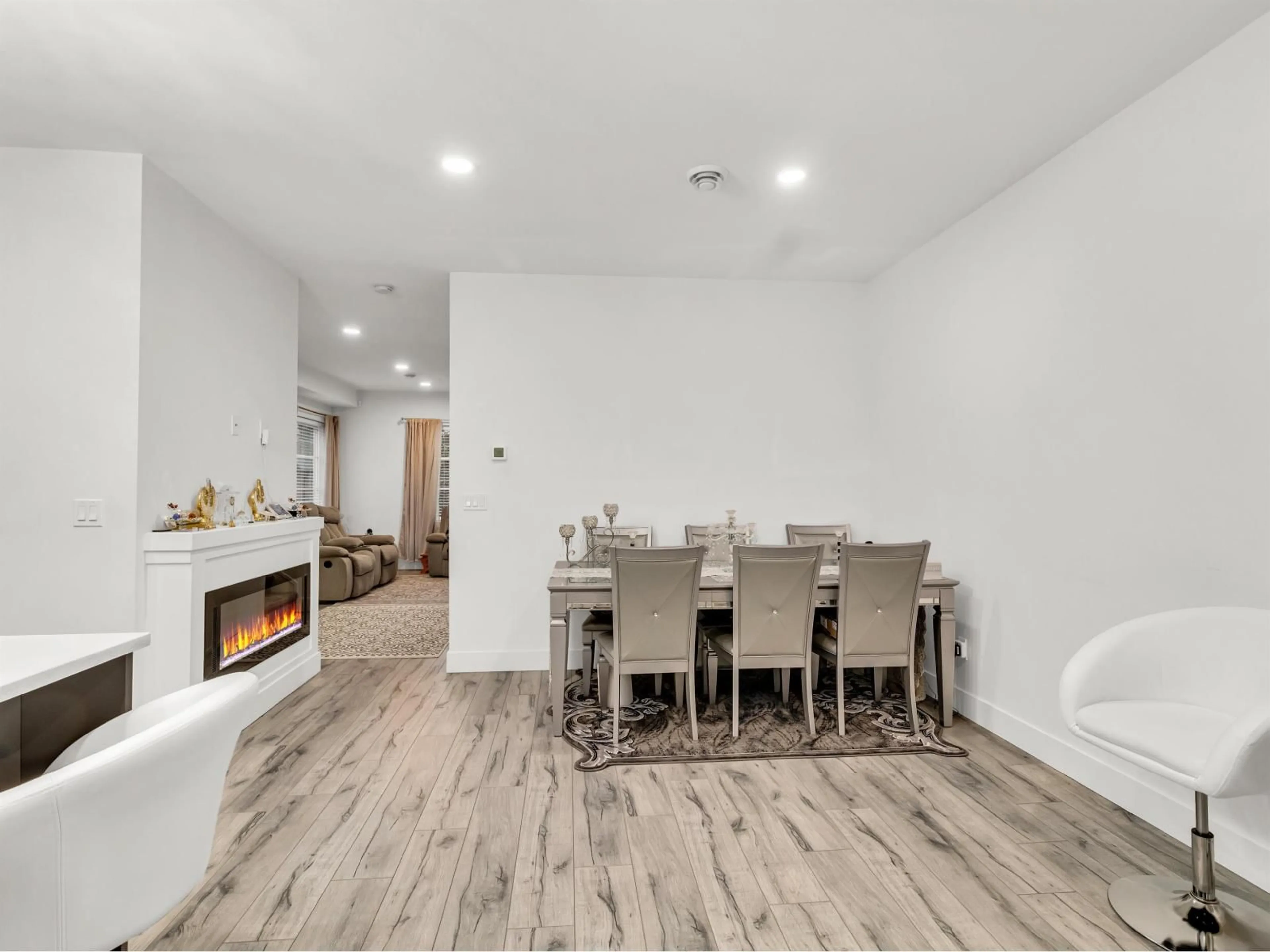 Dining room, wood/laminate floor for 20 - 5867 129 STREET, Surrey British Columbia V3X0J4