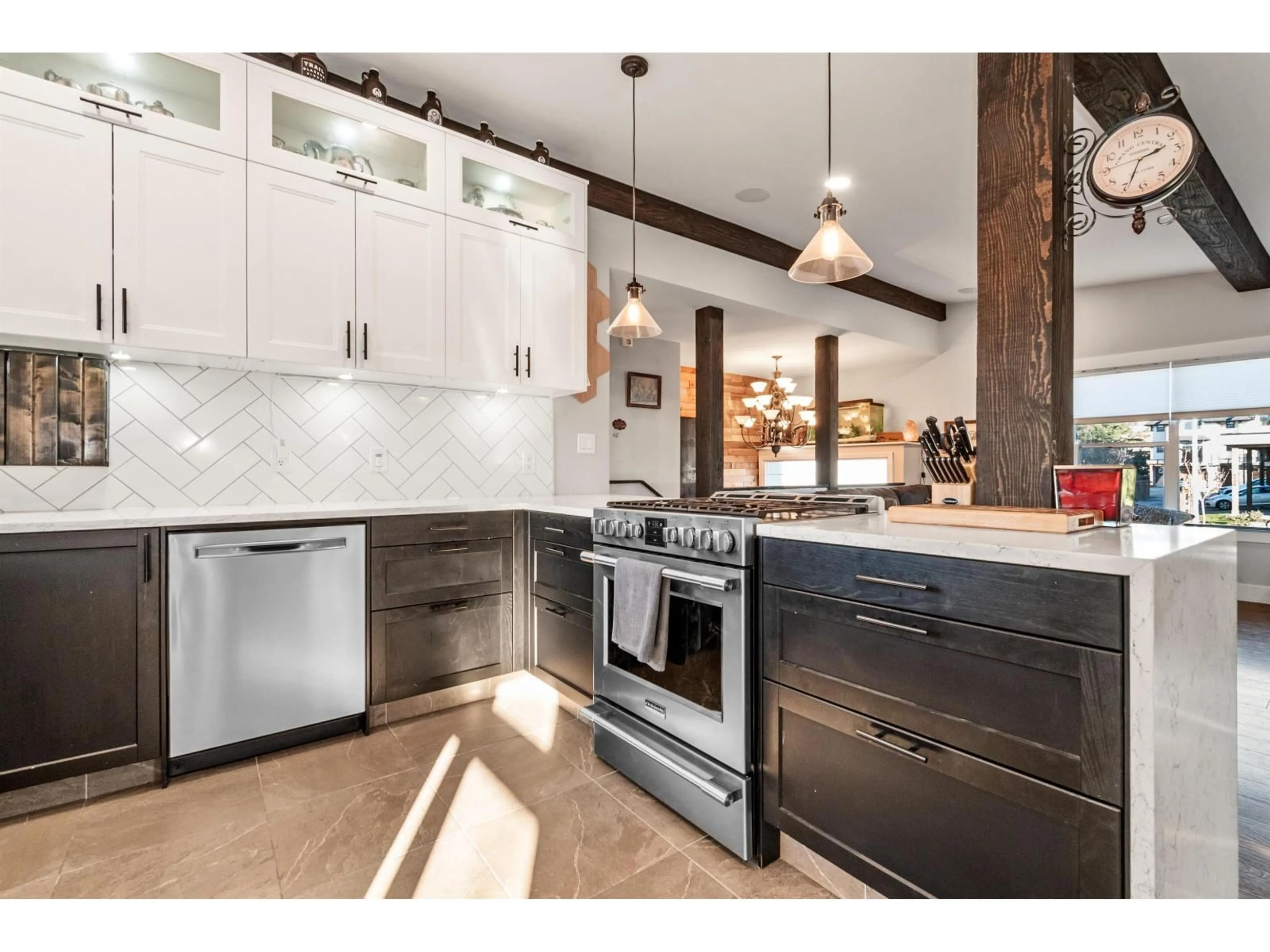 Open concept kitchen, ceramic/tile floor for 6589 FERN STREET, Chilliwack British Columbia V2R2Z7