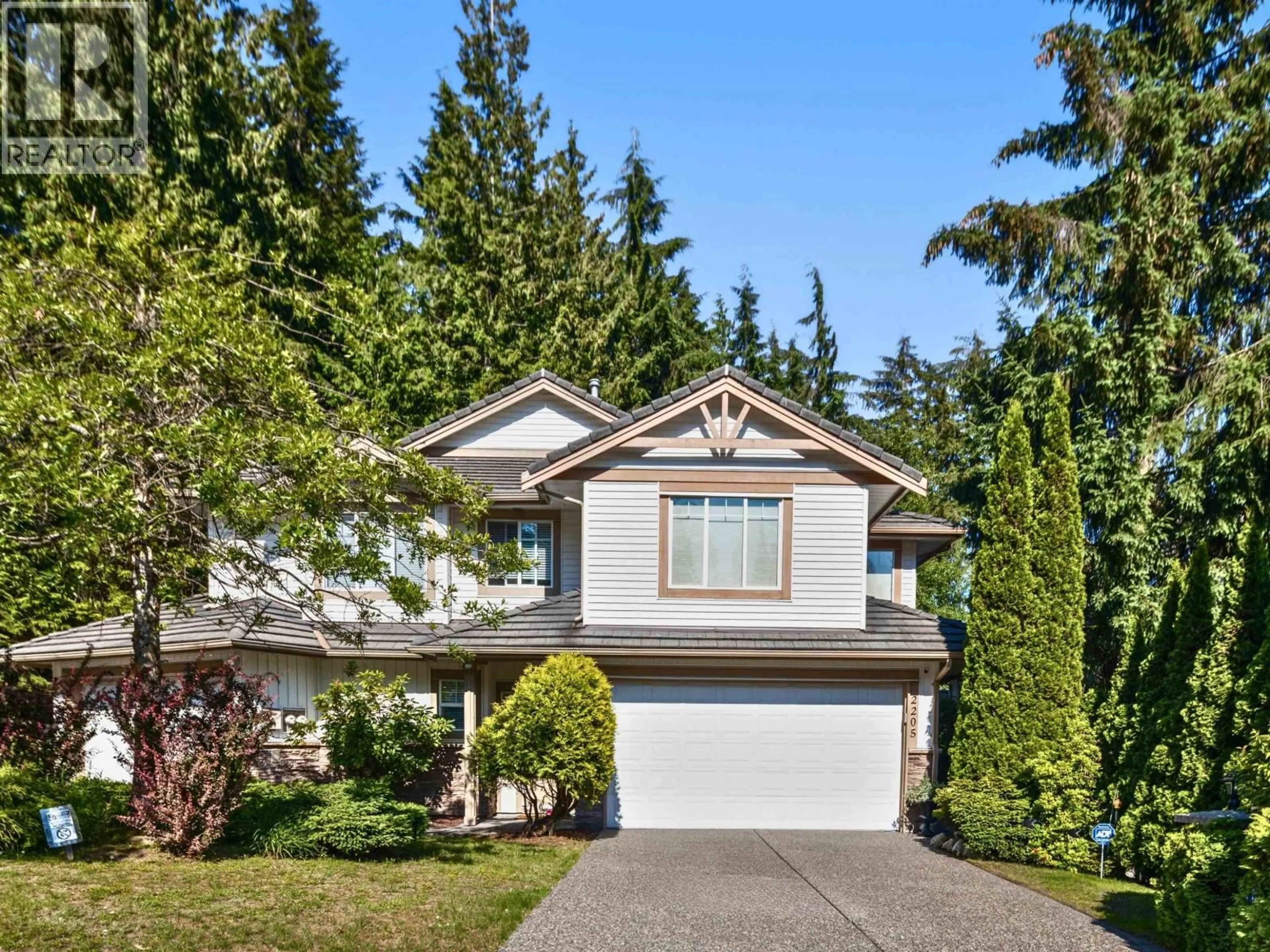 Home with vinyl exterior material, street for 2205 PARKWAY BOULEVARD, Coquitlam British Columbia V3E3P8