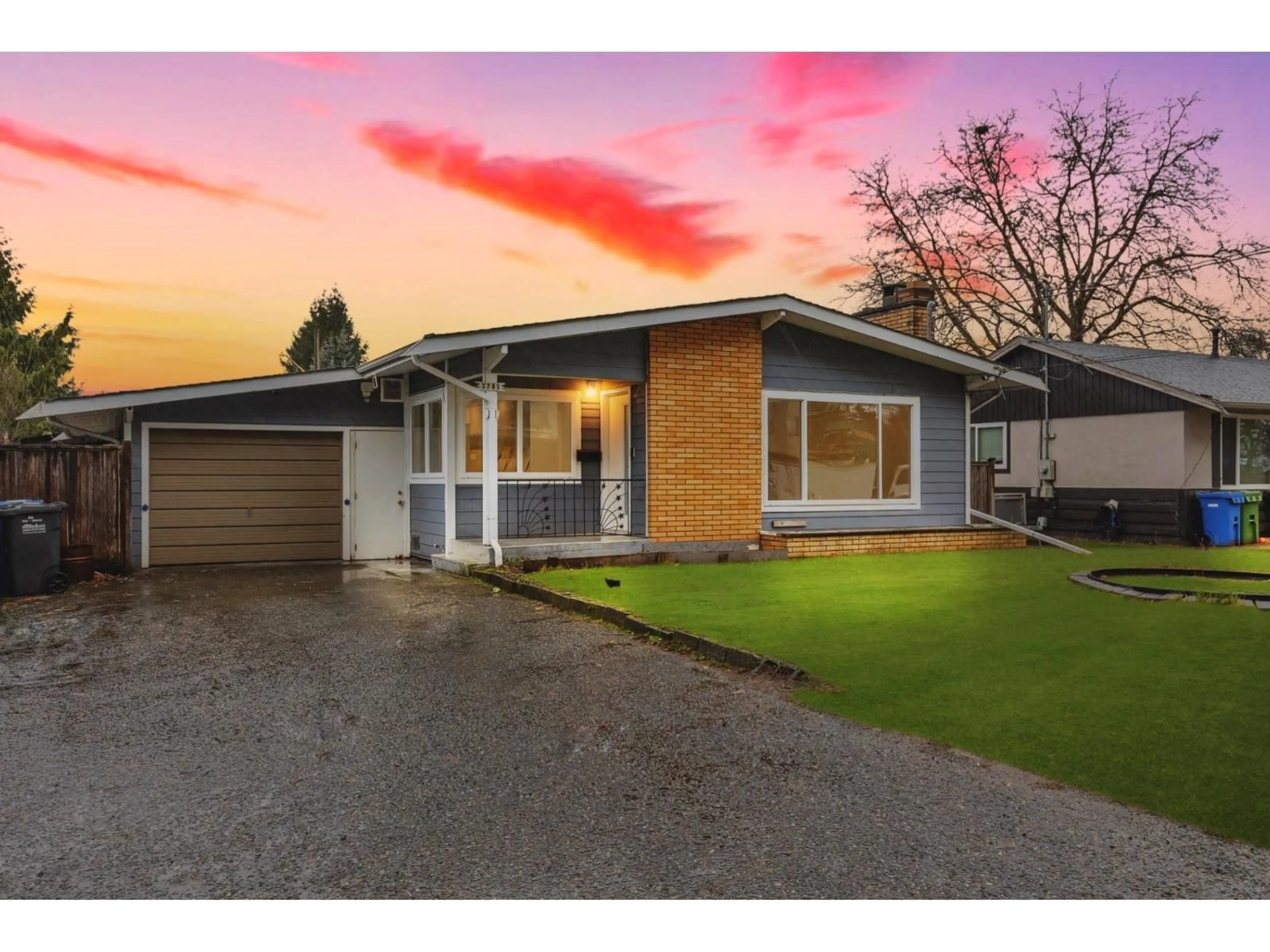 A pic from outside/outdoor area/front of a property/back of a property/a pic from drone, street for 2785 COUNTESS CRESCENT, Abbotsford British Columbia V2T2E3