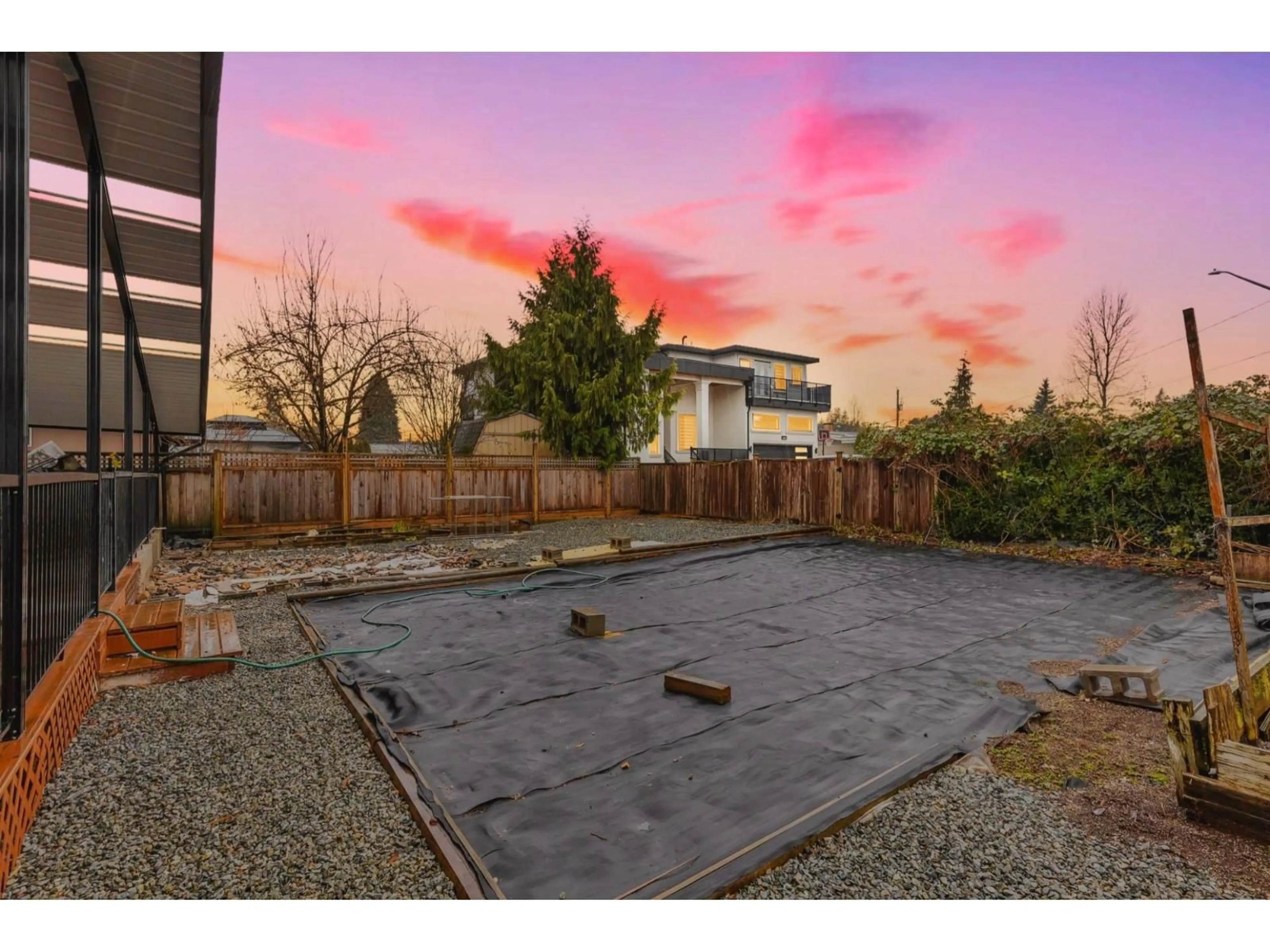 A pic from outside/outdoor area/front of a property/back of a property/a pic from drone, street for 2785 COUNTESS CRESCENT, Abbotsford British Columbia V2T2E3
