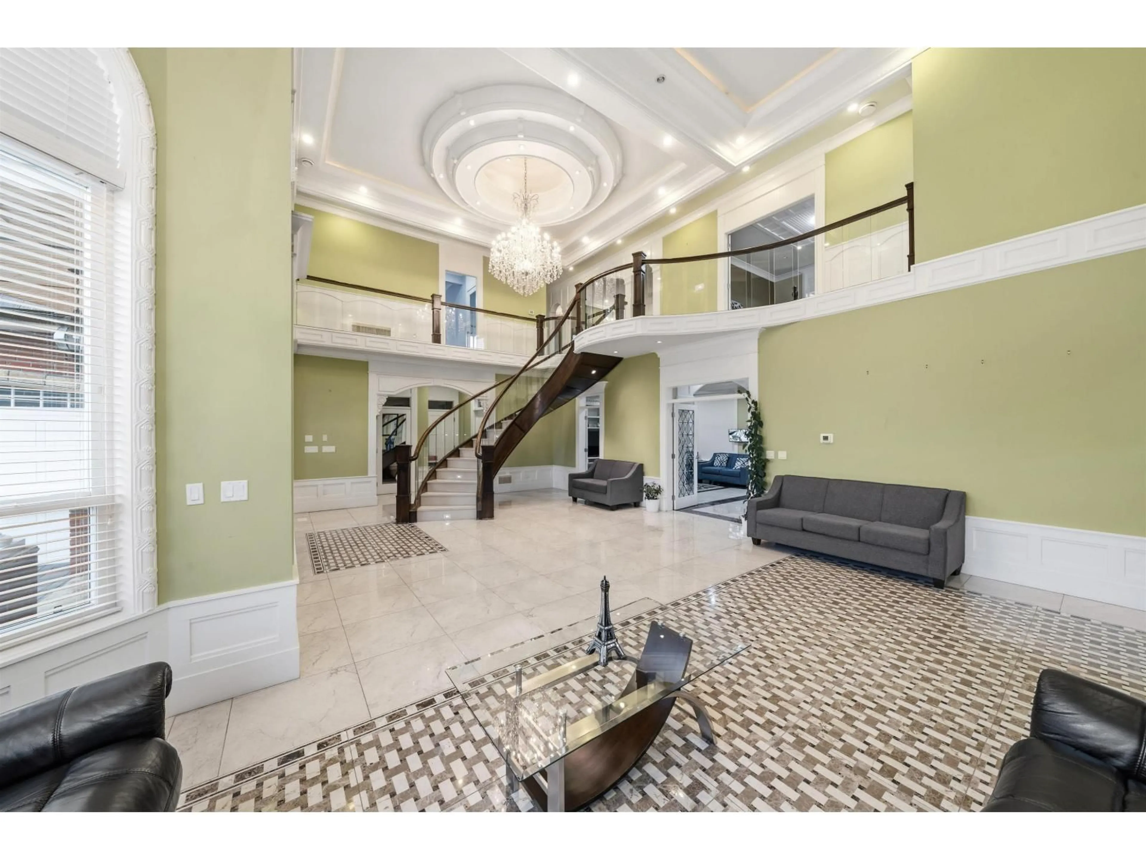 Indoor foyer for 9316 125 STREET, Surrey British Columbia V3V4X6