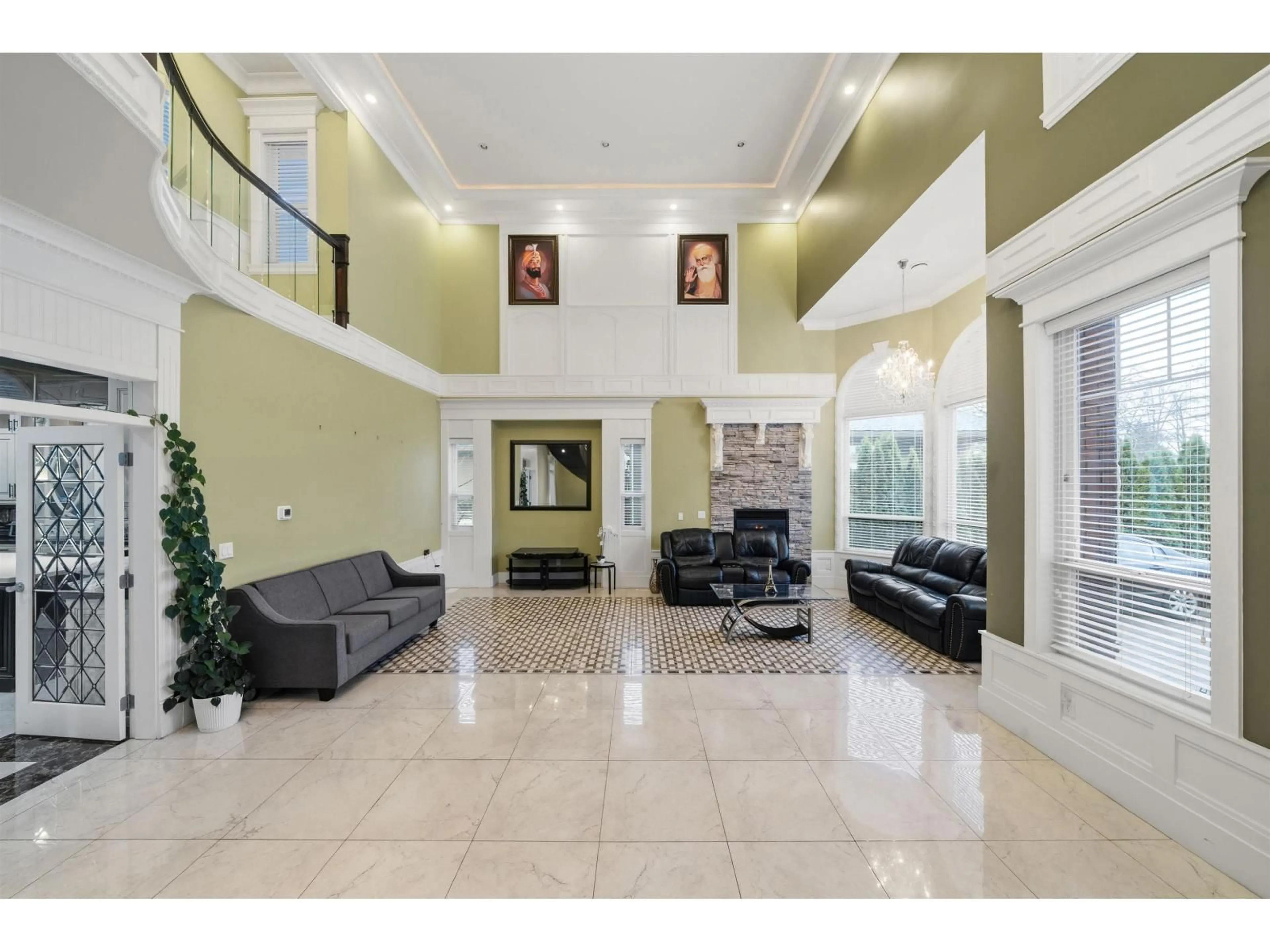 Indoor foyer for 9316 125 STREET, Surrey British Columbia V3V4X6