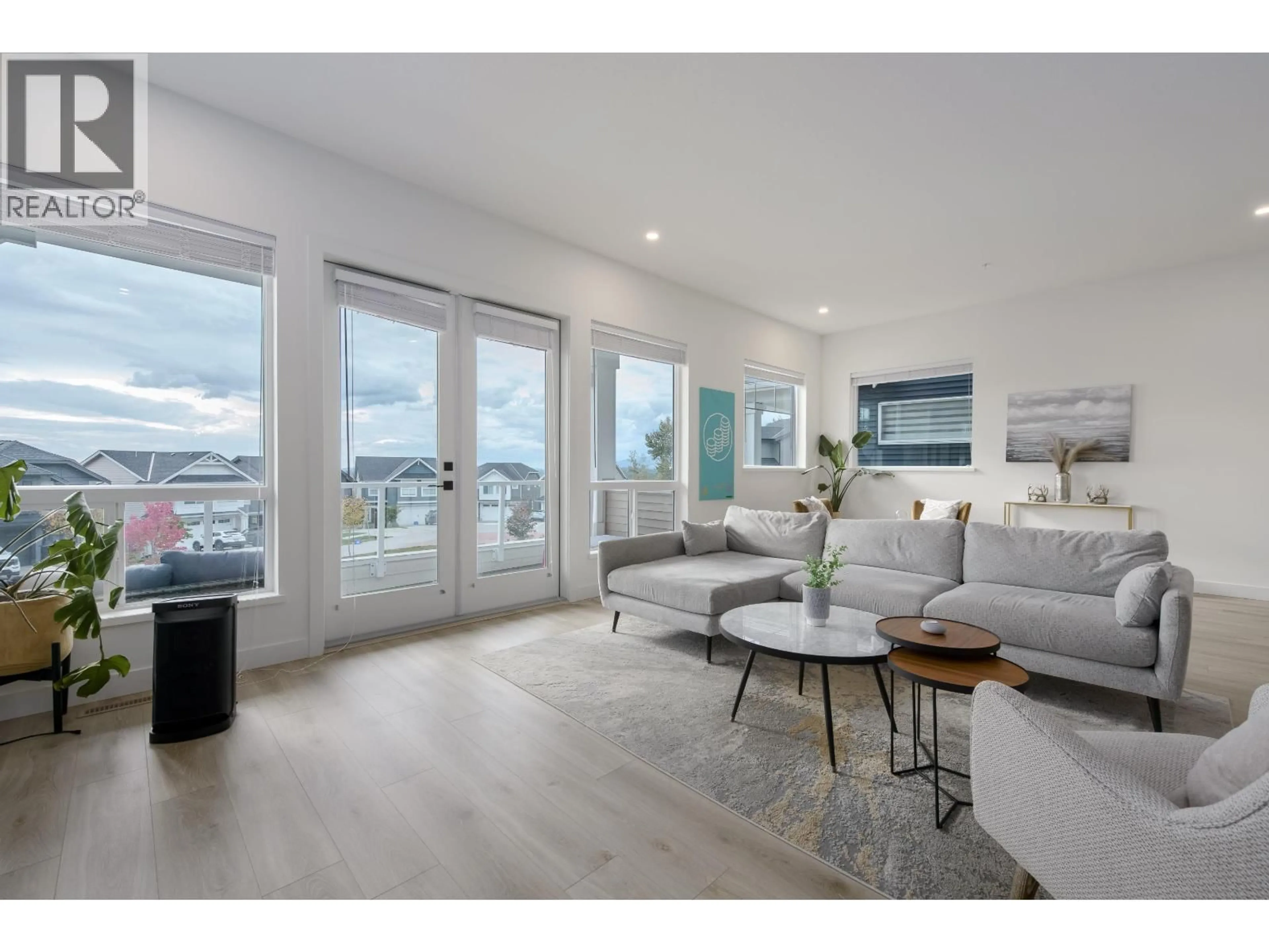 Living room with furniture, wood/laminate floor for 14112 MIER DRIVE, Maple Ridge British Columbia V4R0G9