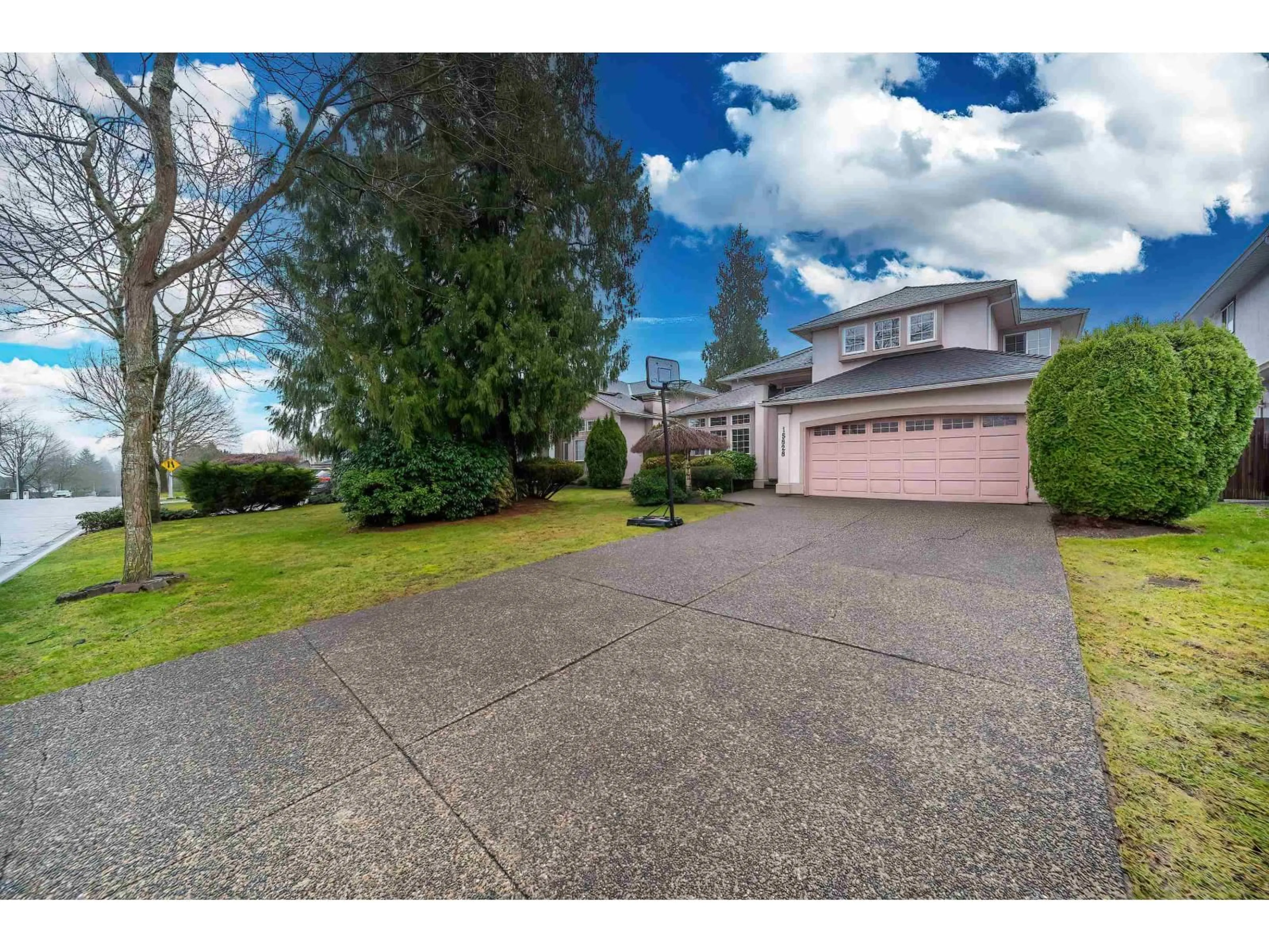 A pic from outside/outdoor area/front of a property/back of a property/a pic from drone, street for 15828 88A AVENUE, Surrey British Columbia V4N2X9