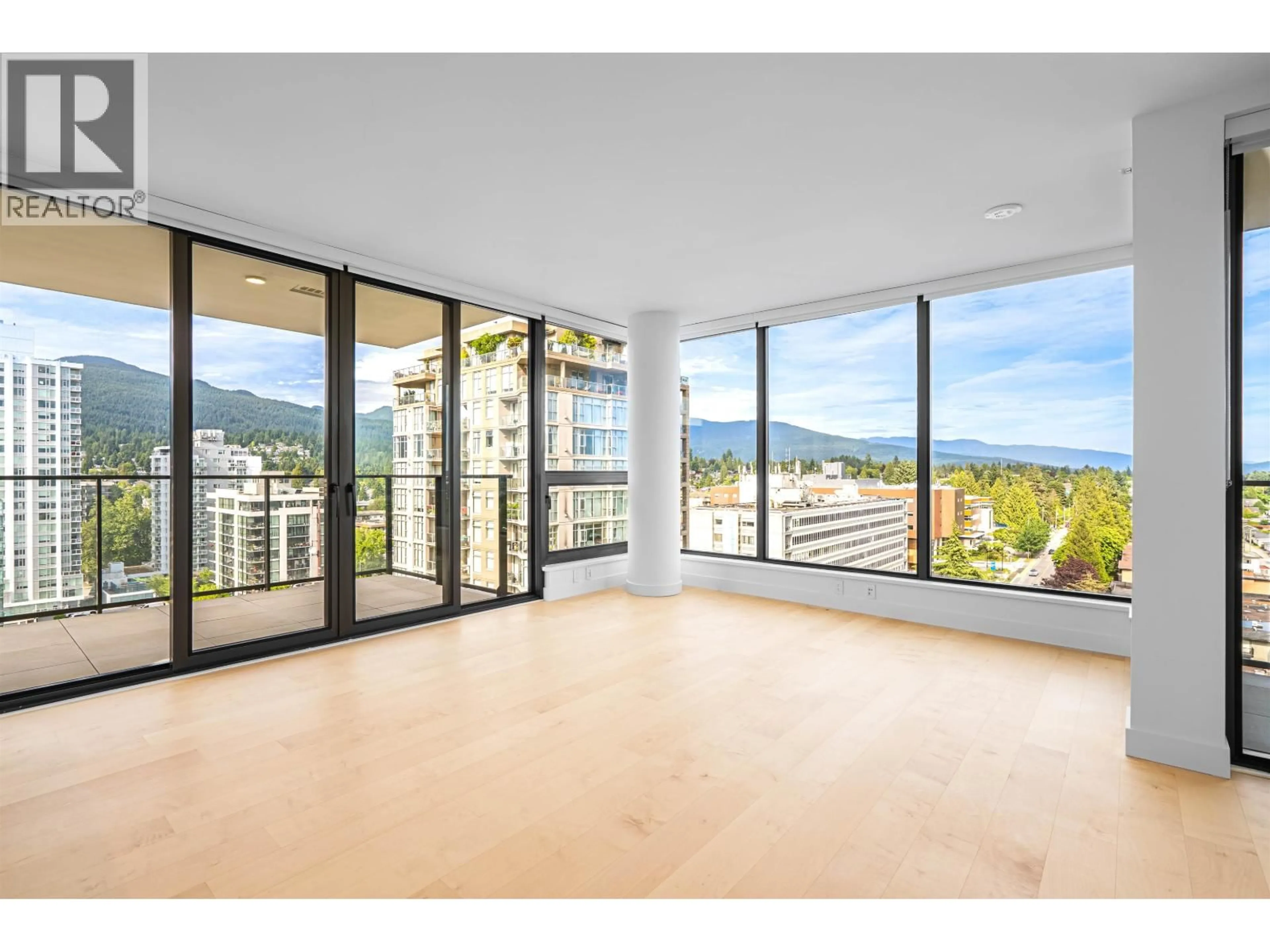 Indoor foyer for 1309 - 135 13TH STREET, North Vancouver British Columbia V7L0J8
