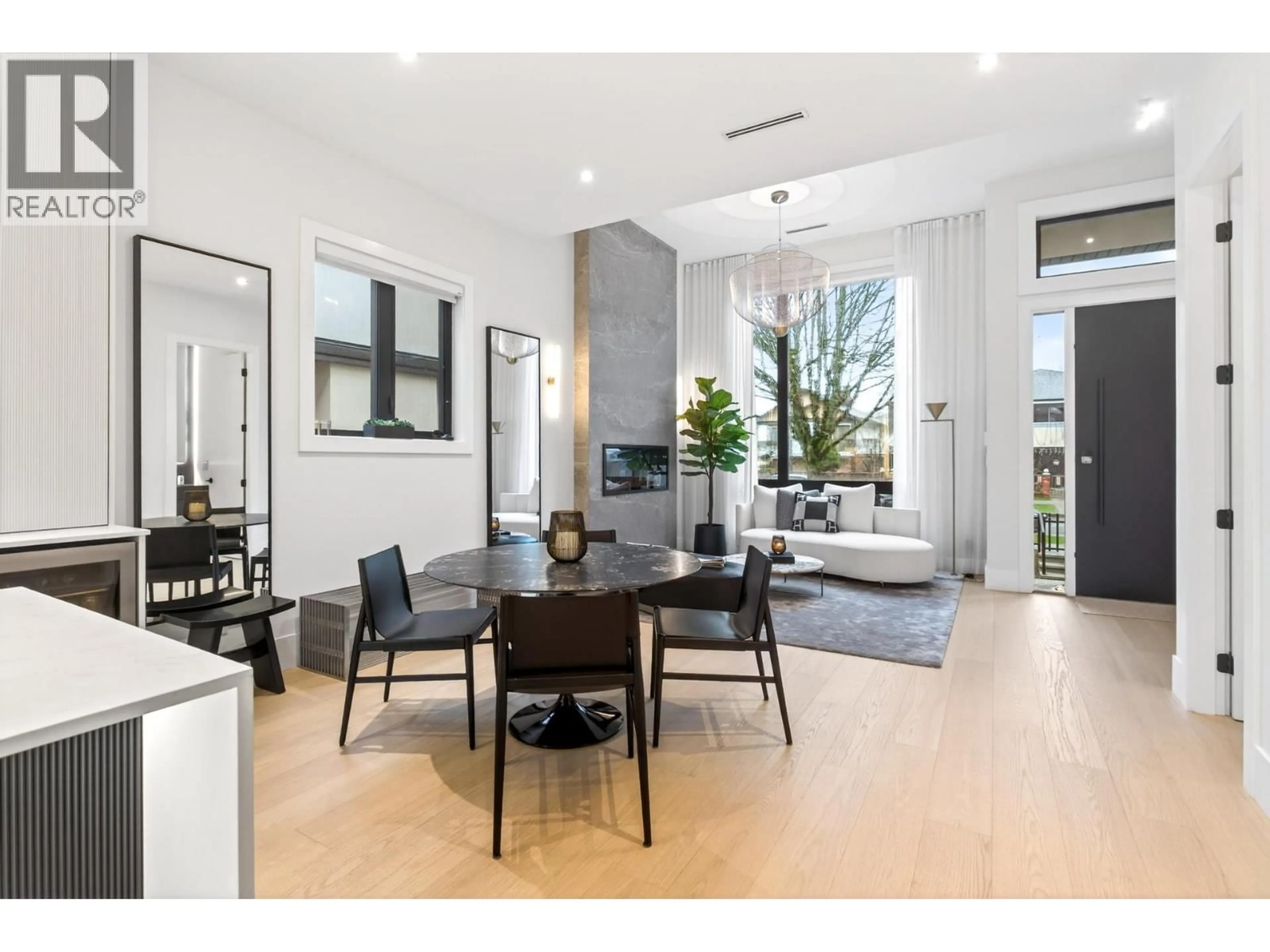 Unknown for 4066 TRIUMPH STREET, Burnaby British Columbia V5C1Z2