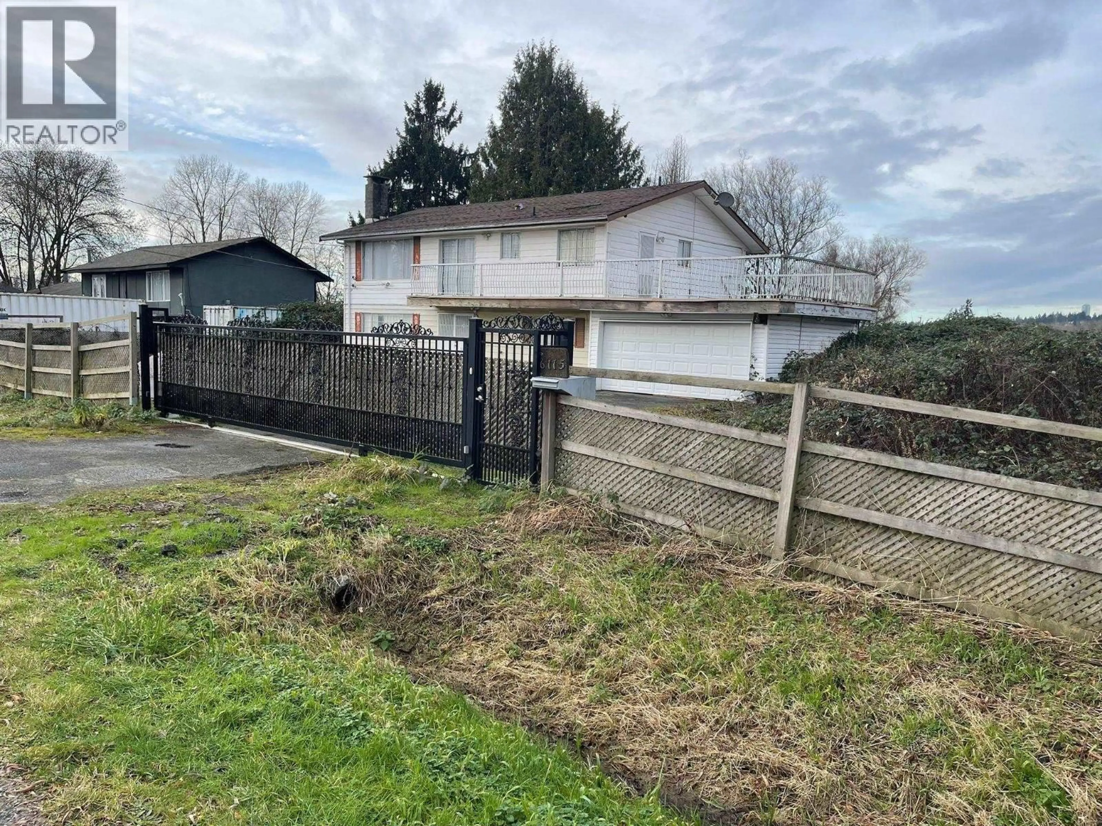 A pic from outside/outdoor area/front of a property/back of a property/a pic from drone, building for 6115 9TH AVENUE, Burnaby British Columbia V3N2T4