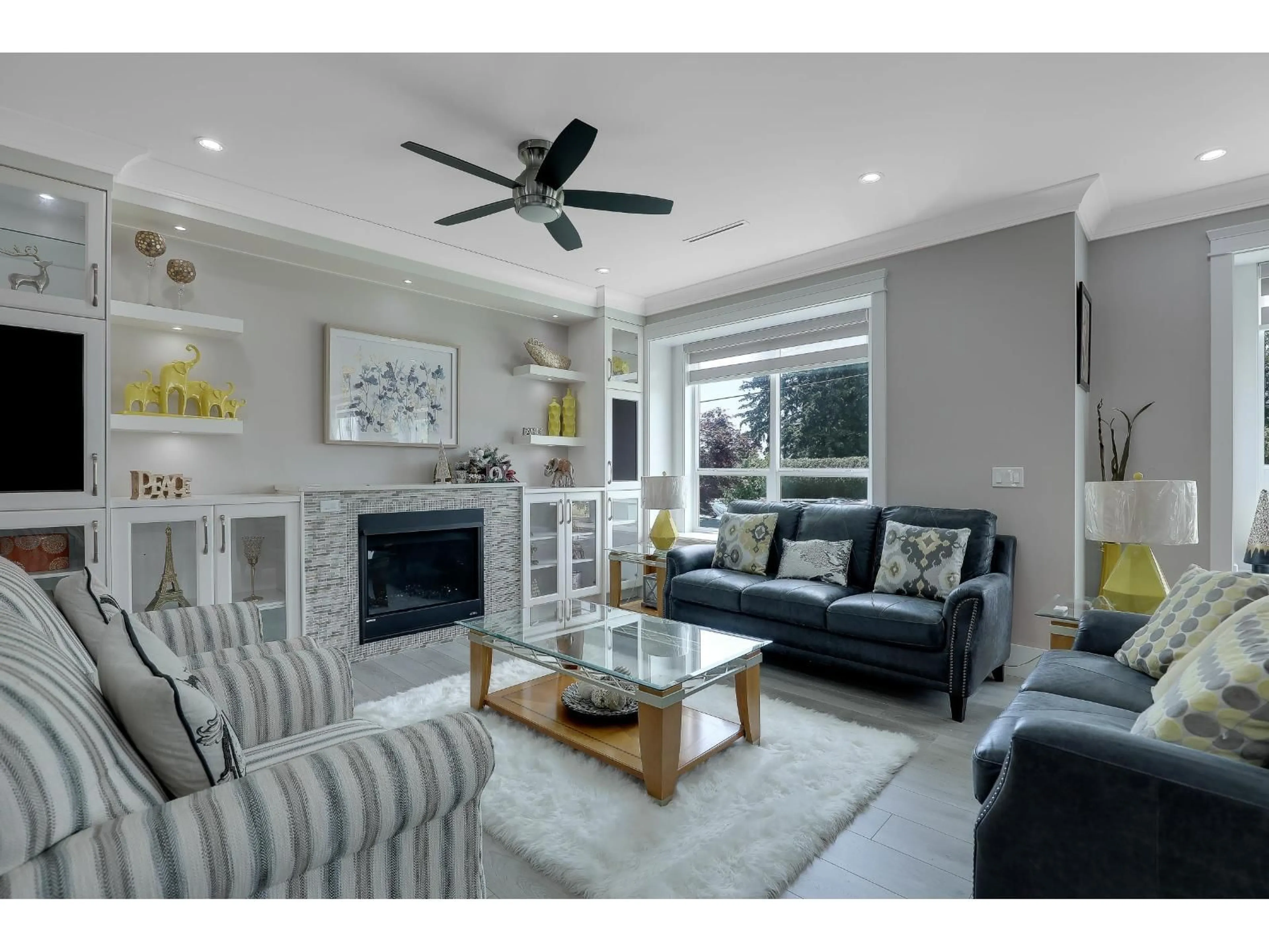 Living room with furniture, unknown for 5438 188 STREET, Surrey British Columbia V3S6R4