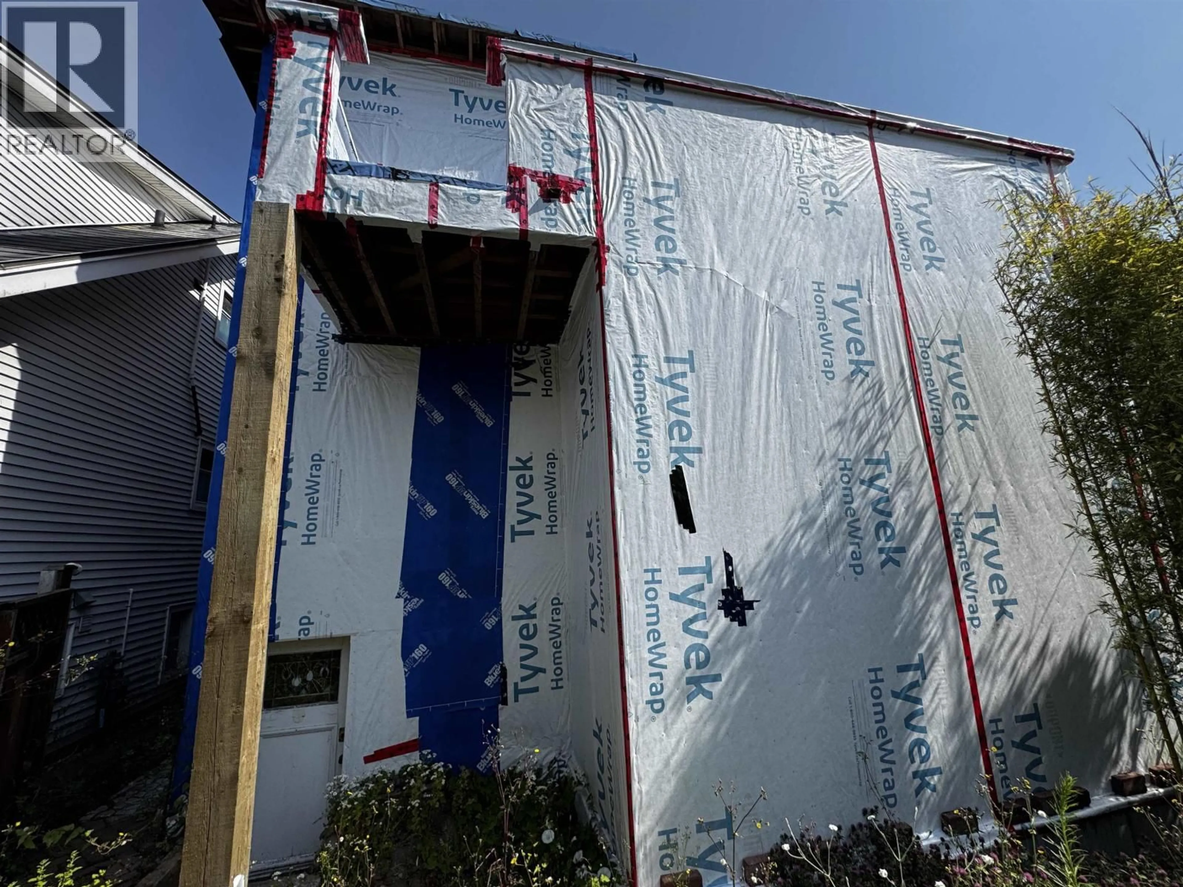 Home with vinyl exterior material, building for 4538 12TH AVENUE, Vancouver British Columbia V6R2R5