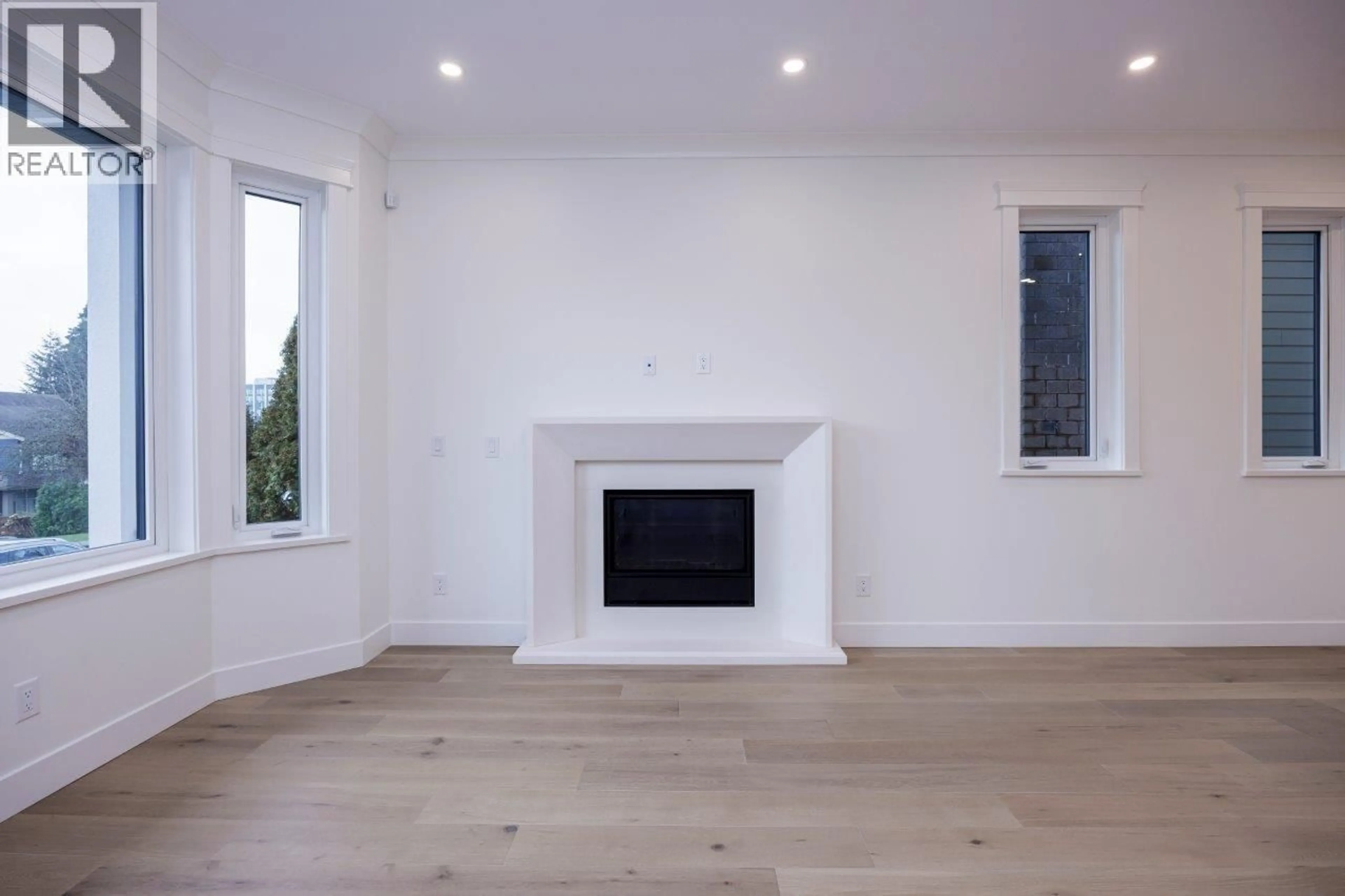 A pic of a room for 254 18TH STREET, North Vancouver British Columbia V7L2X6