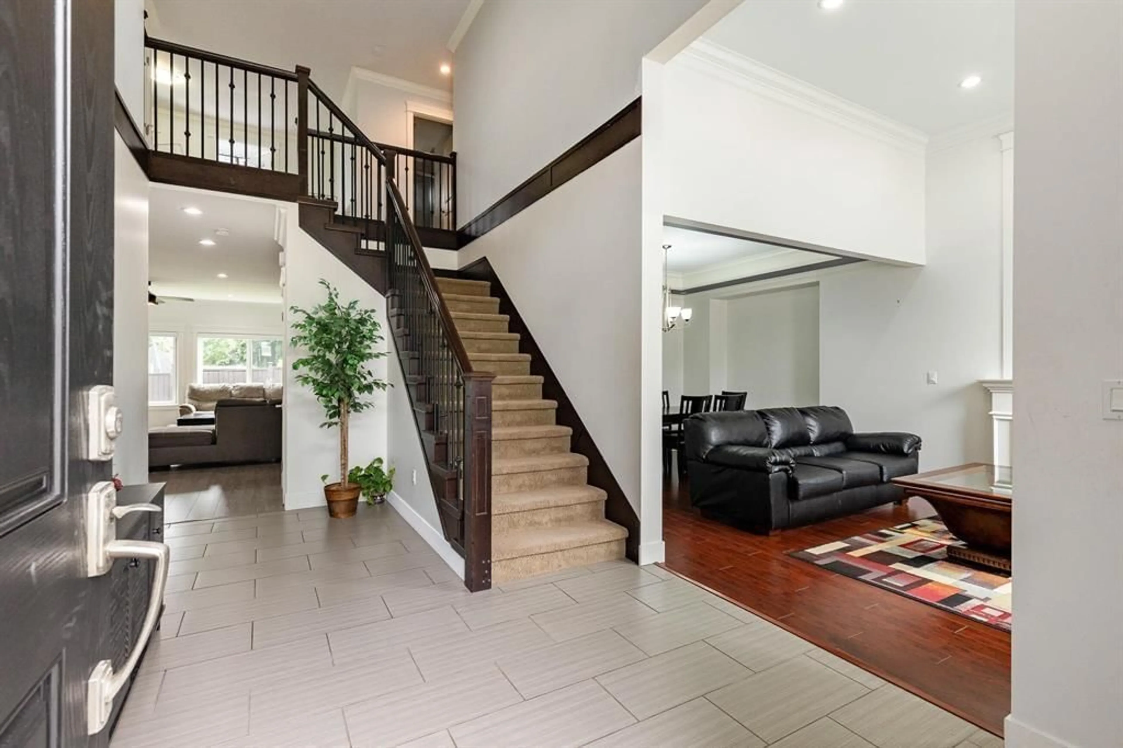 Indoor foyer for 3022 PRINCESS STREET, Abbotsford British Columbia V2T2T1