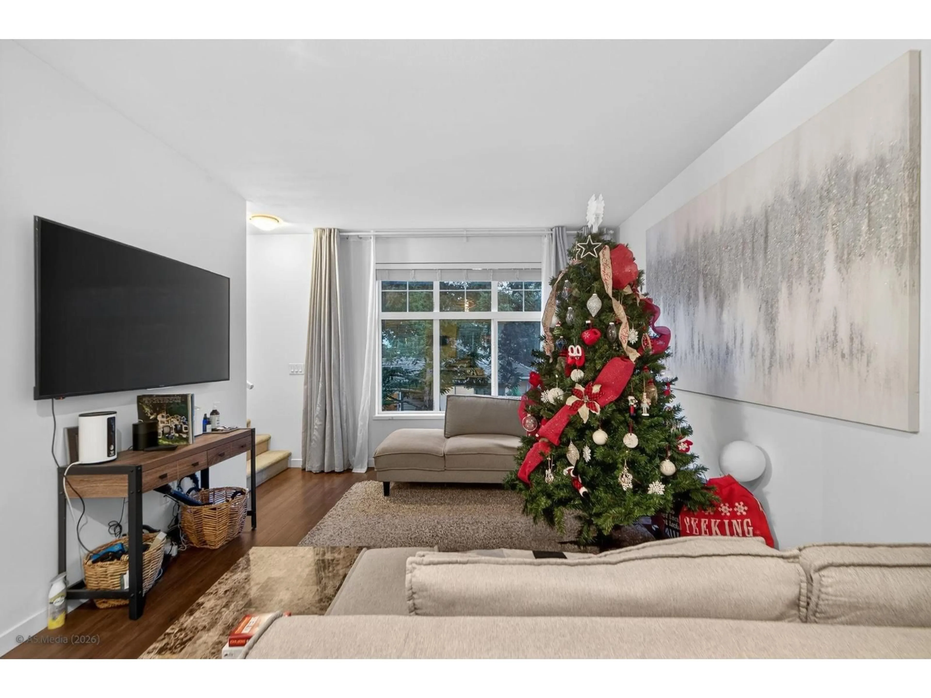 Living room with furniture, unknown for 20 - 16323 15 AVENUE, Surrey British Columbia V4A0C5