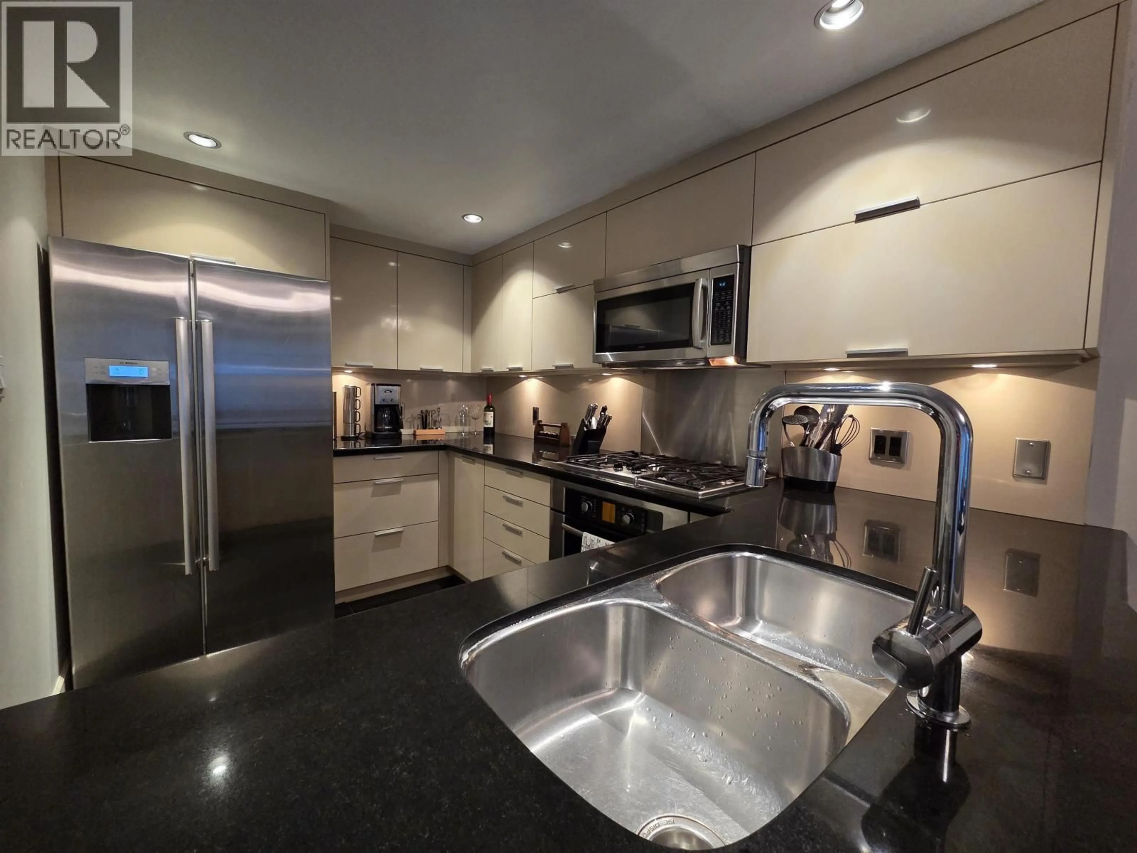 Contemporary kitchen, ceramic/tile floor for 405 - 535 NICOLA STREET, Vancouver British Columbia V6G3G3